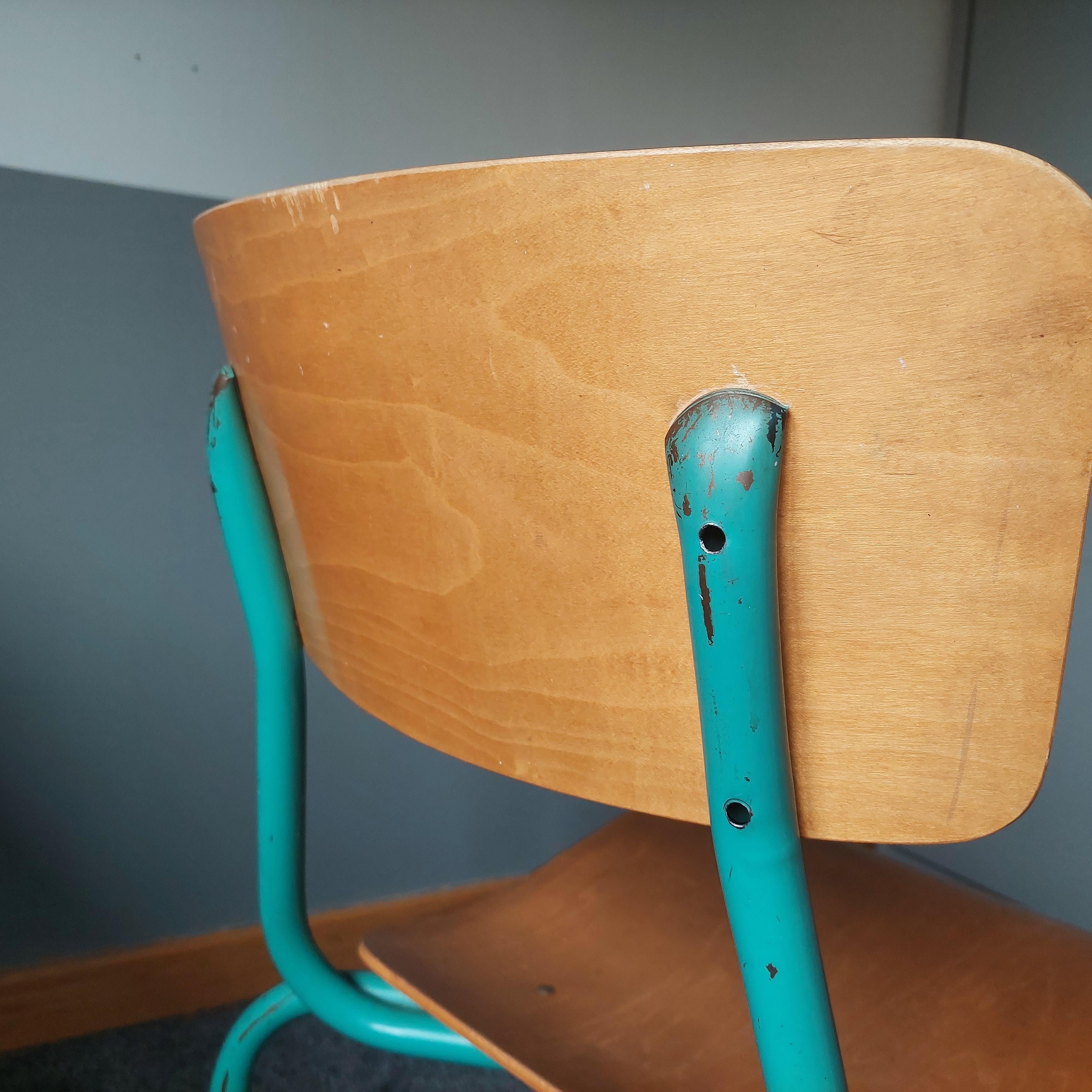 Industrieller Erwachsenen-Stuhl aus Metall und Sperrholz, Mid-Century 50er Jahre 5