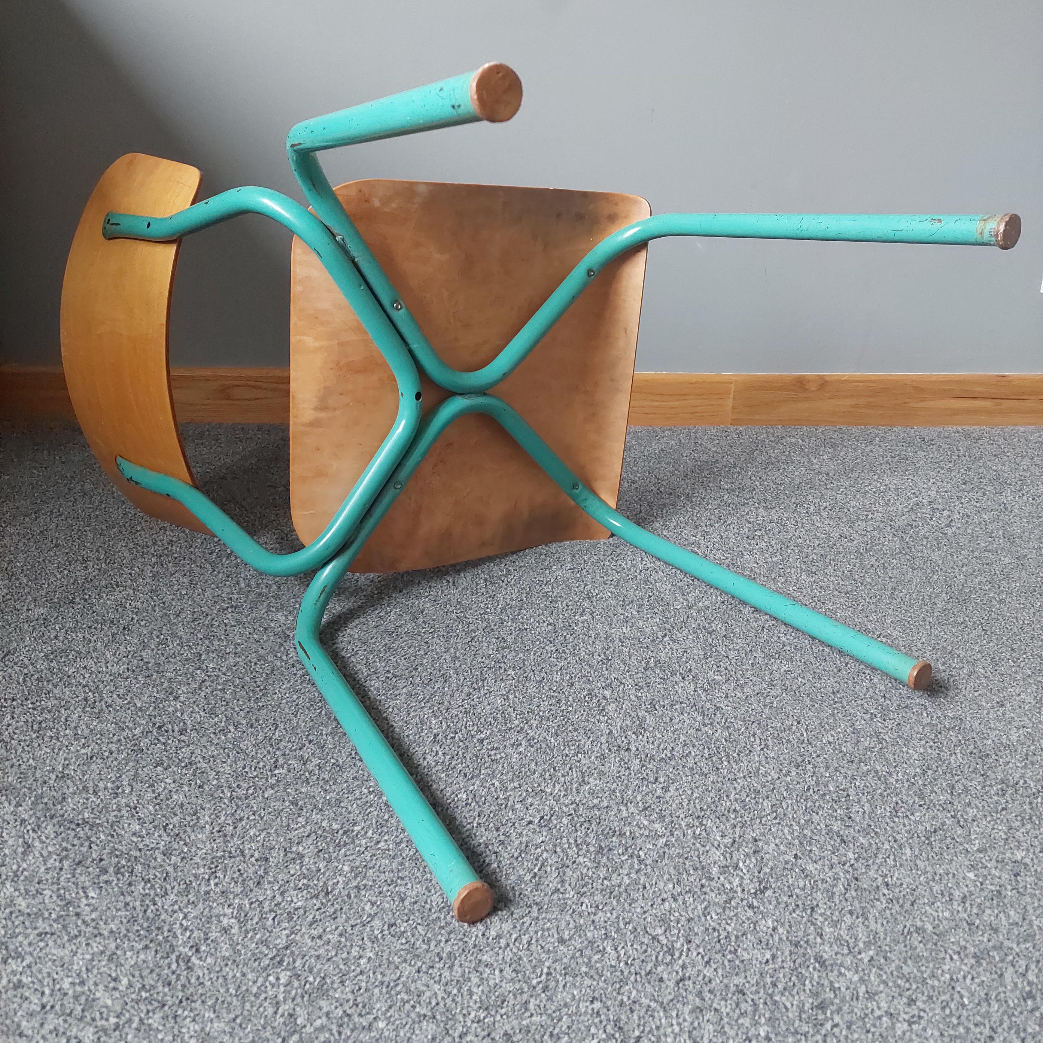 Industrieller Erwachsenen-Stuhl aus Metall und Sperrholz, Mid-Century 50er Jahre 7