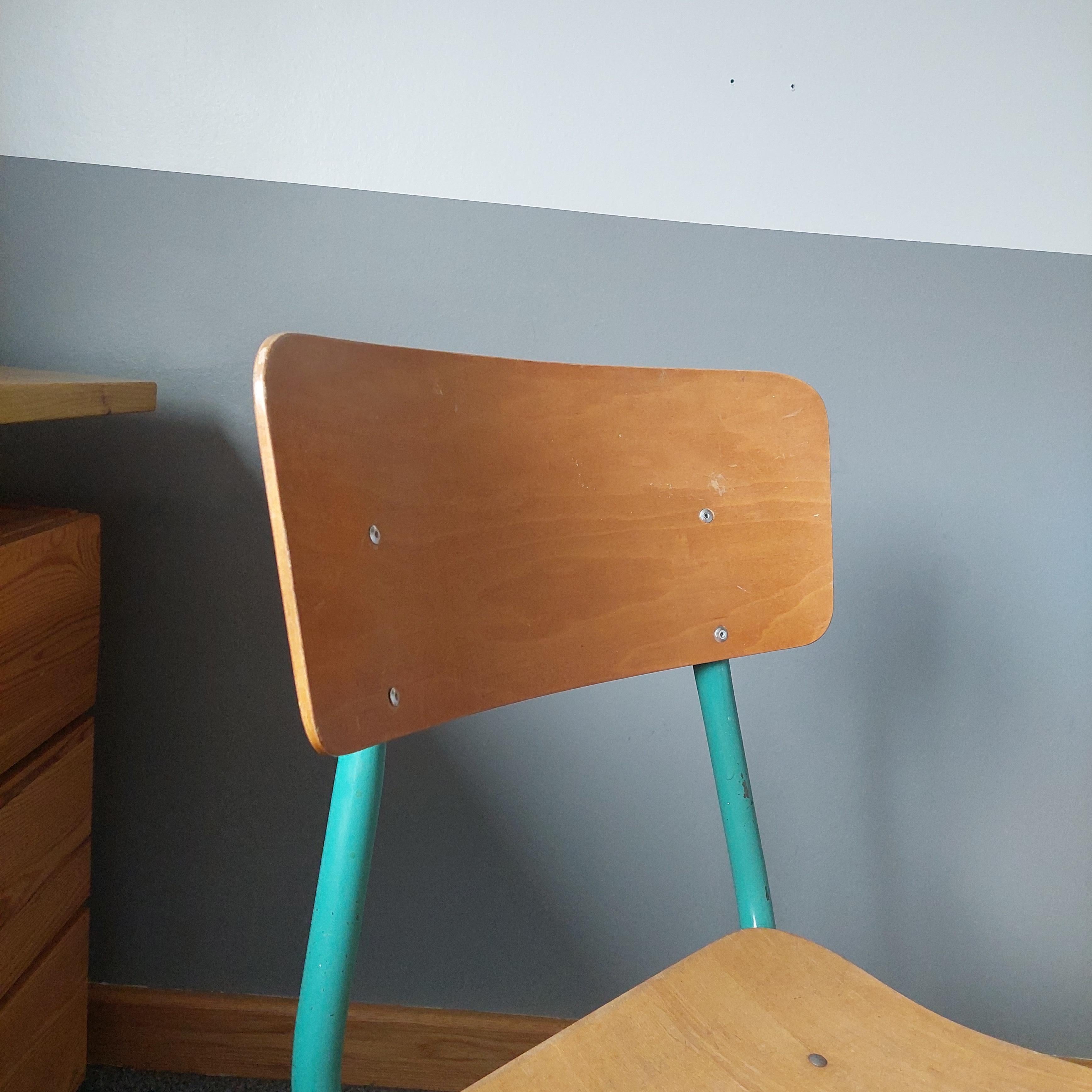 Industrieller Erwachsenen-Stuhl aus Metall und Sperrholz, Mid-Century 50er Jahre 1