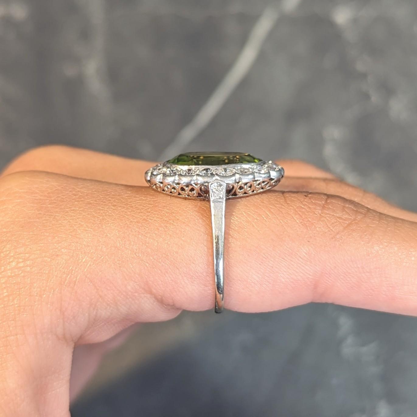 Mid-Century 5.35 CTW Peridot Diamond Platinum 14K White Gold Vintage Halo Ring (Bague Halo Vintage en or blanc) 8