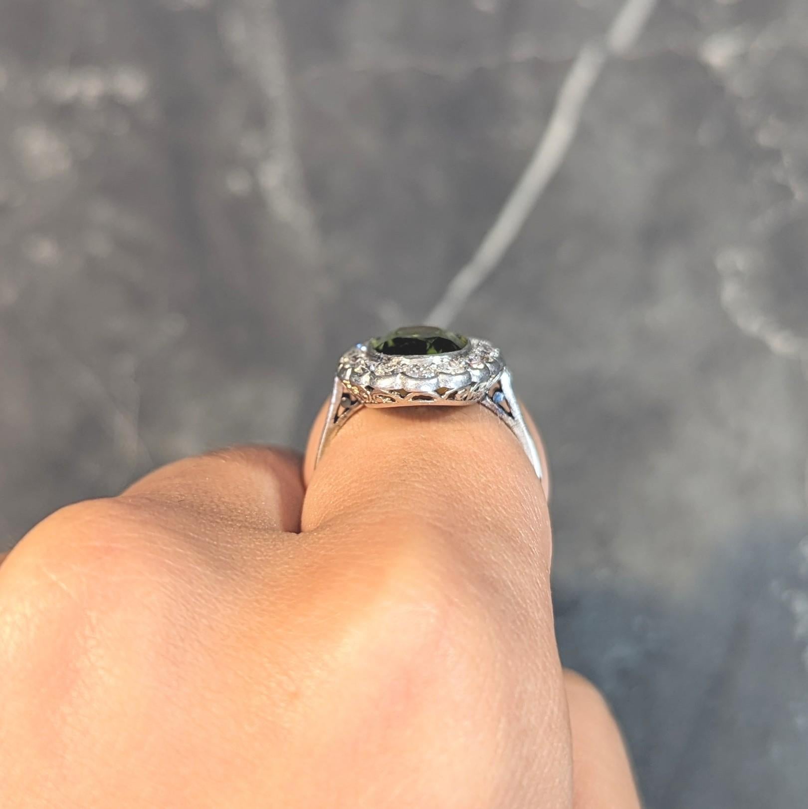 Mid-Century 5.35 CTW Peridot Diamond Platinum 14K White Gold Vintage Halo Ring (Bague Halo Vintage en or blanc) 9