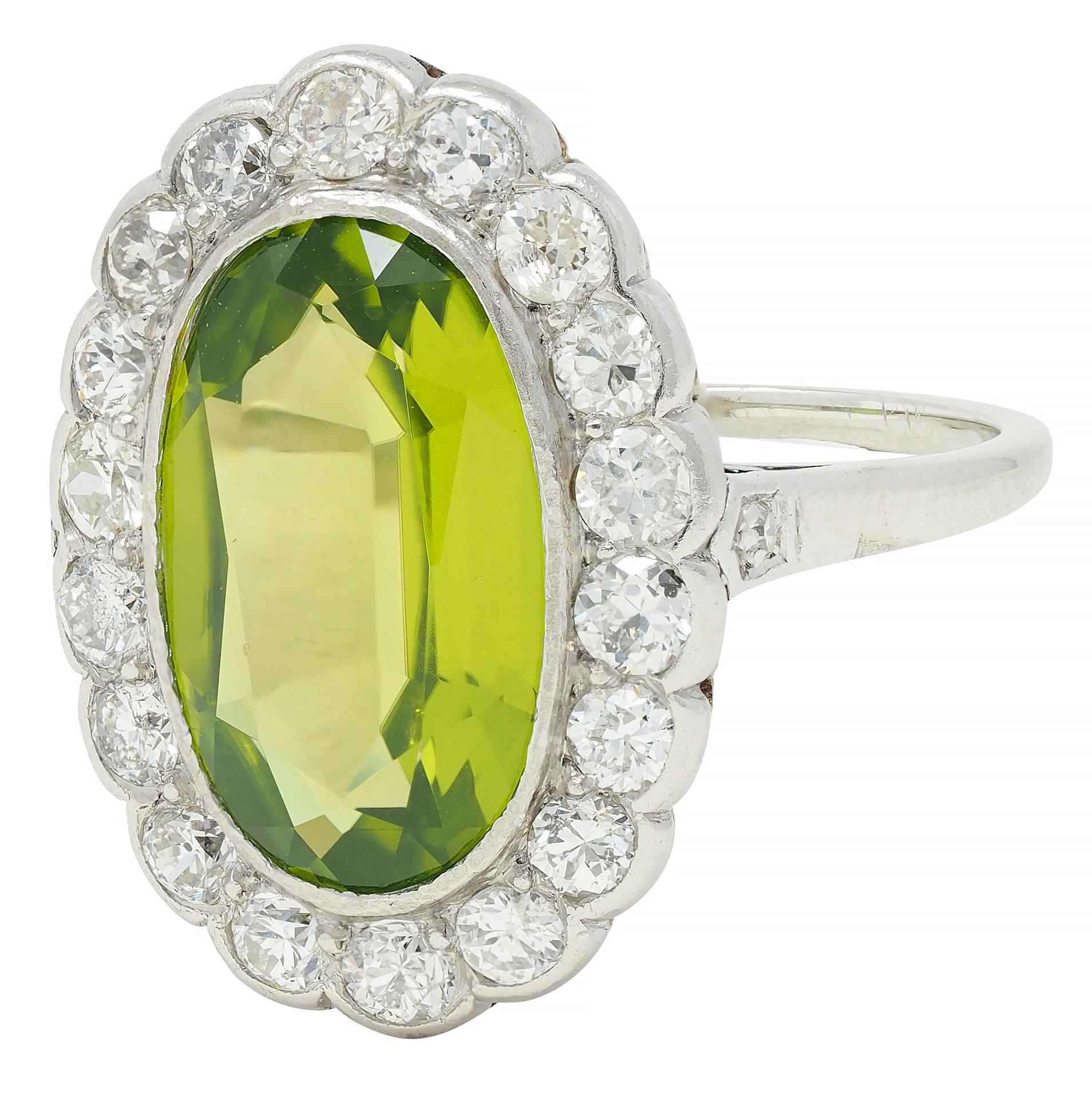Mid-Century 5.35 CTW Peridot Diamond Platinum 14K White Gold Vintage Halo Ring (Bague Halo Vintage en or blanc) 2