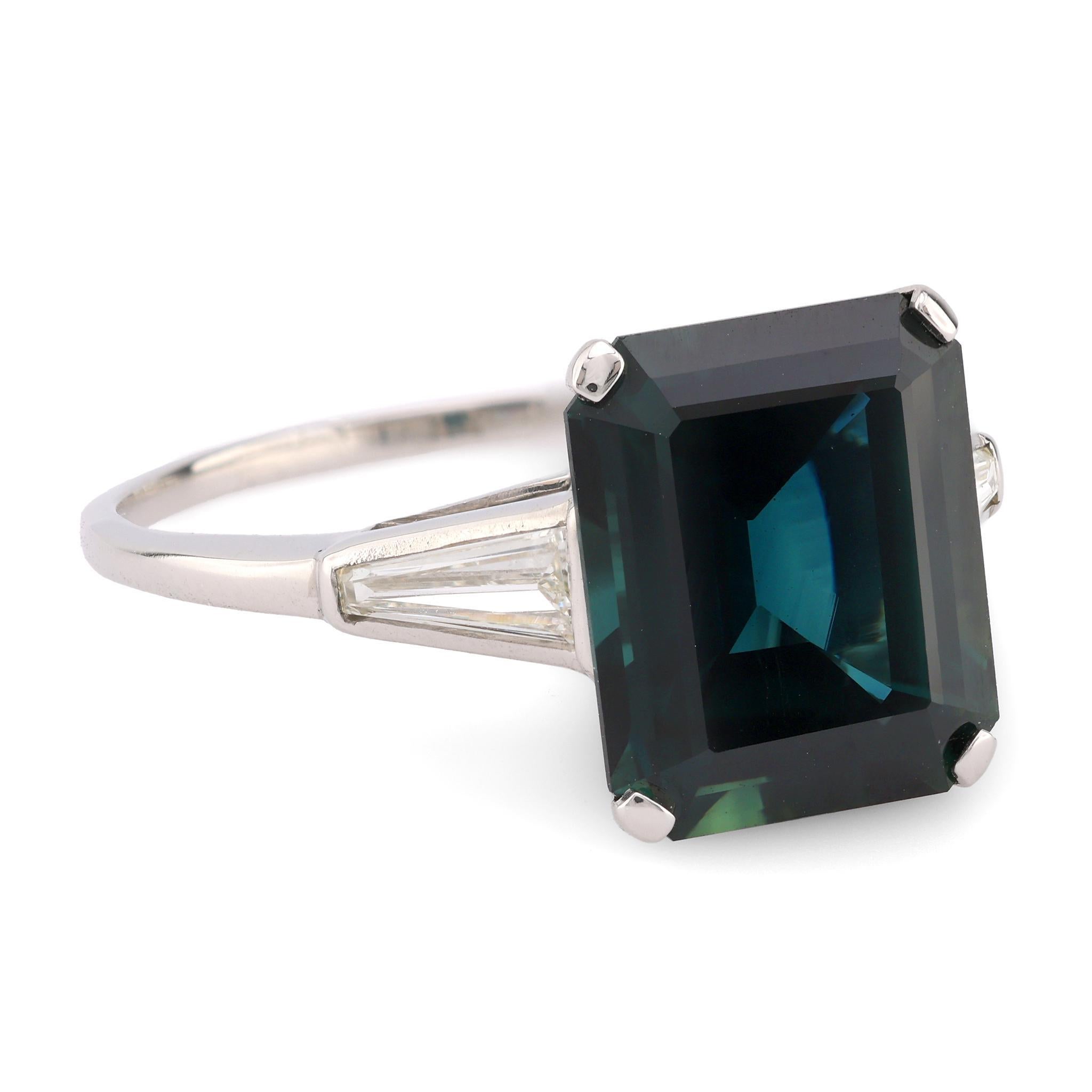 Platinring mit 5.8 Karat Saphir und Diamant aus der Mitte des Jahrhunderts (Moderne)