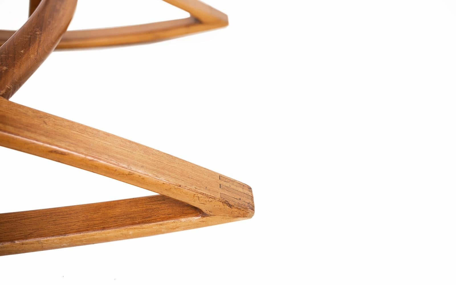 Rocking Chair aus Schilfrohr von Fredrik A Kayser, Mitte des Jahrhunderts im Zustand „Gut“ im Angebot in STOKE ON TRENT, GB