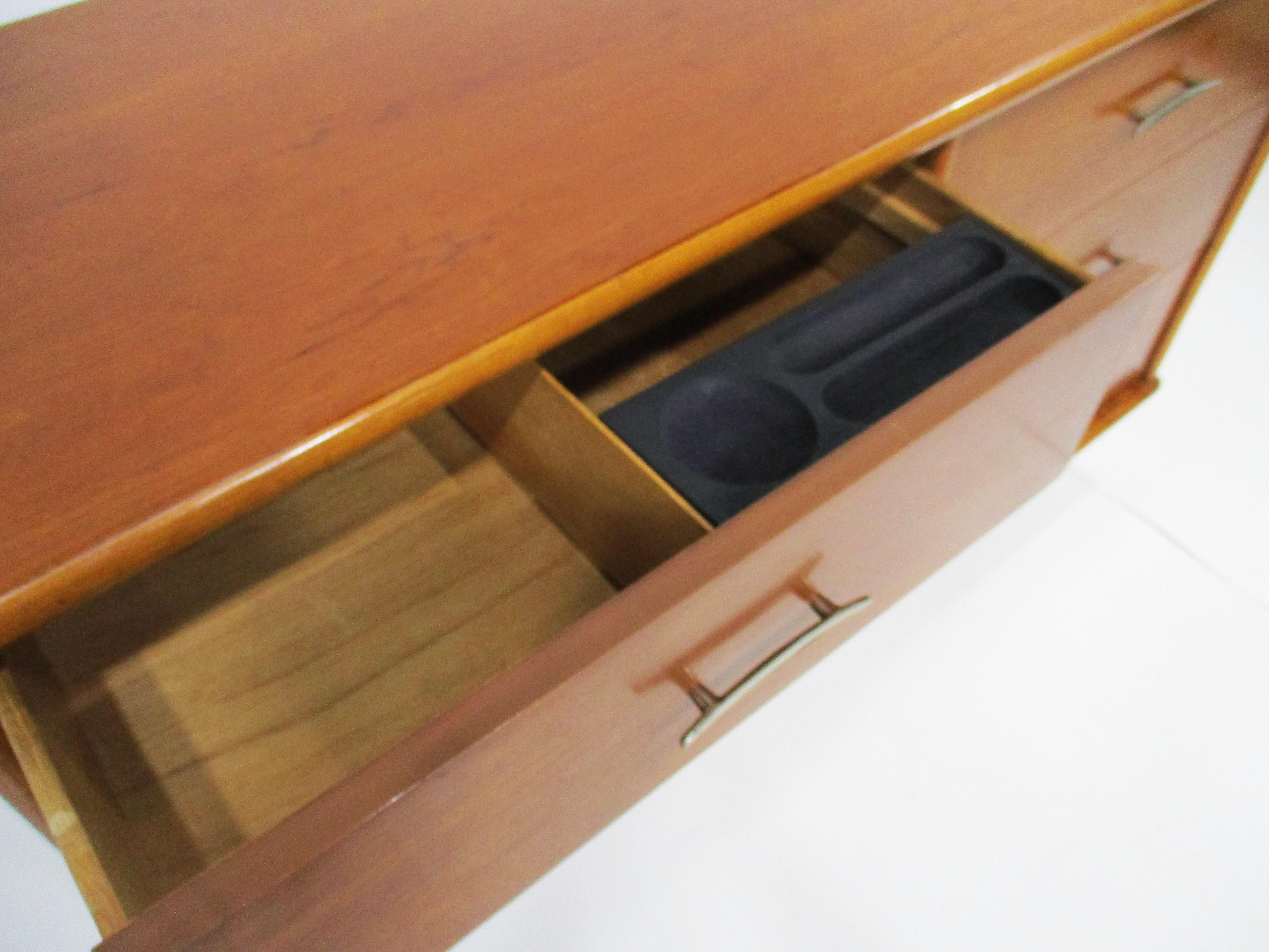 Legno Comò a 6 cassetti di metà secolo nello stile di American of Martinsville in vendita