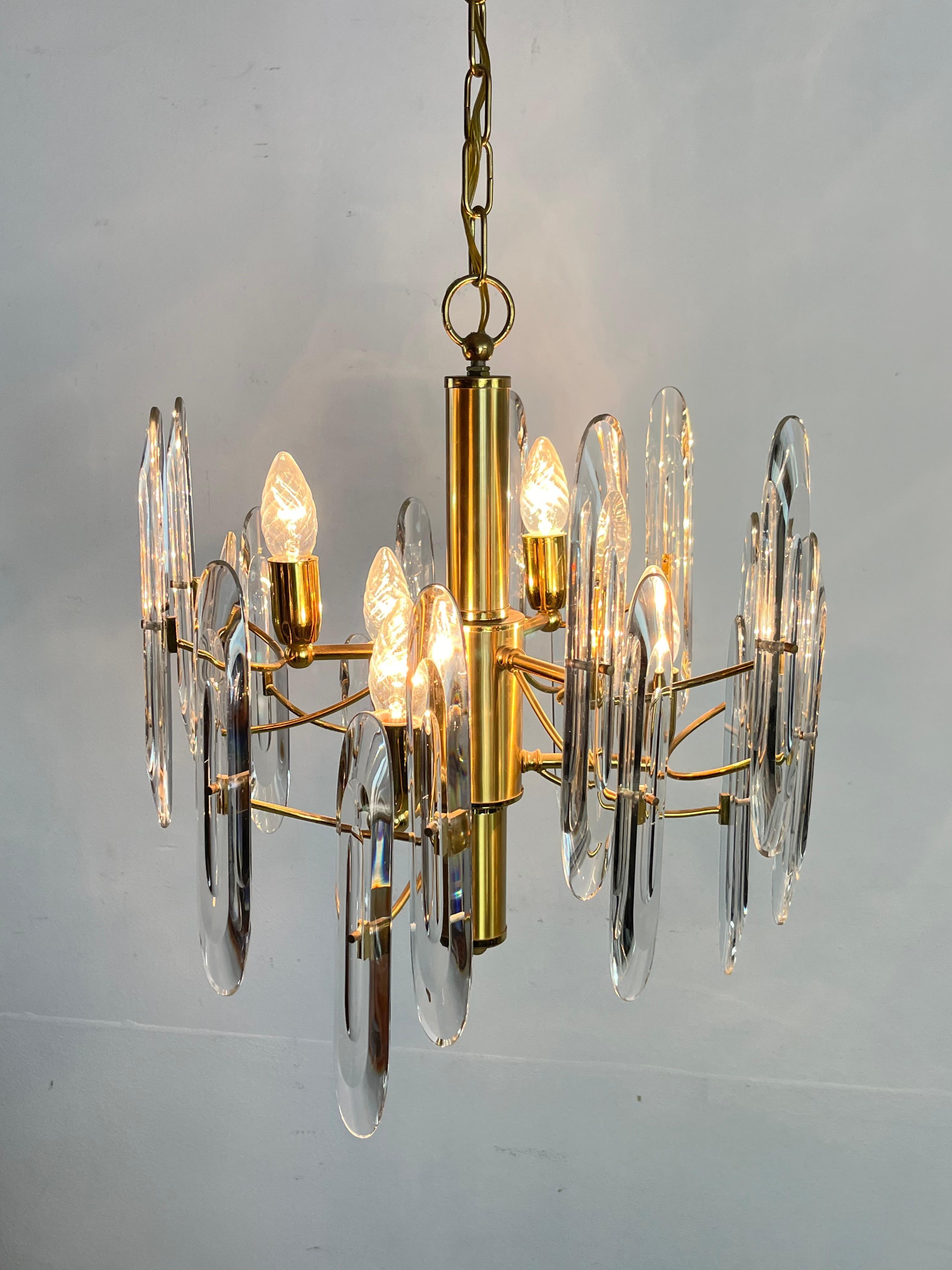 Lampadario a 6 luci in ottone e cristallo di metà secolo, attribuito a Sciolari 1960 in vendita 4