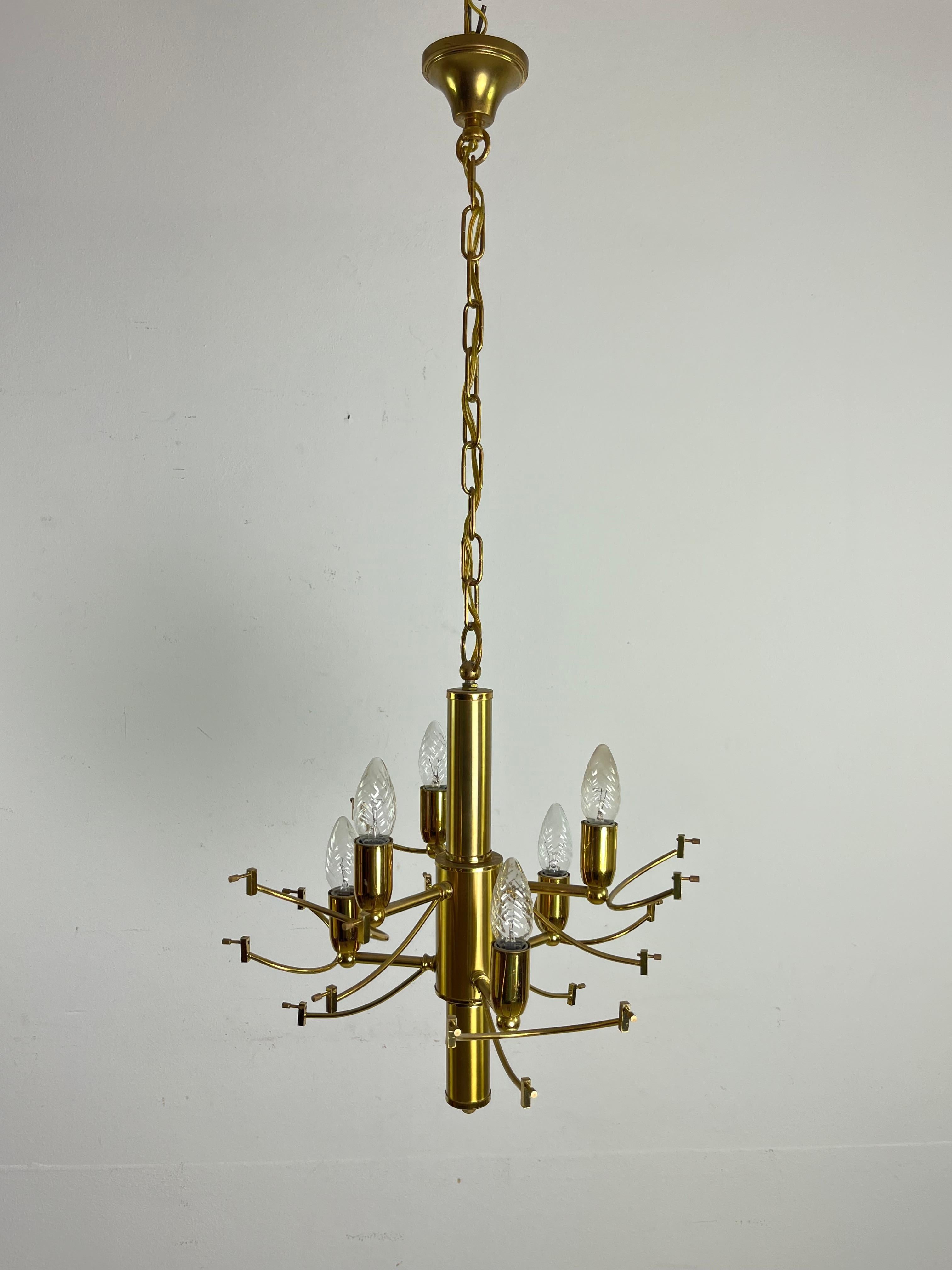 Lampadario a 6 luci in ottone e cristallo di metà secolo, attribuito a Sciolari 1960 in vendita 6