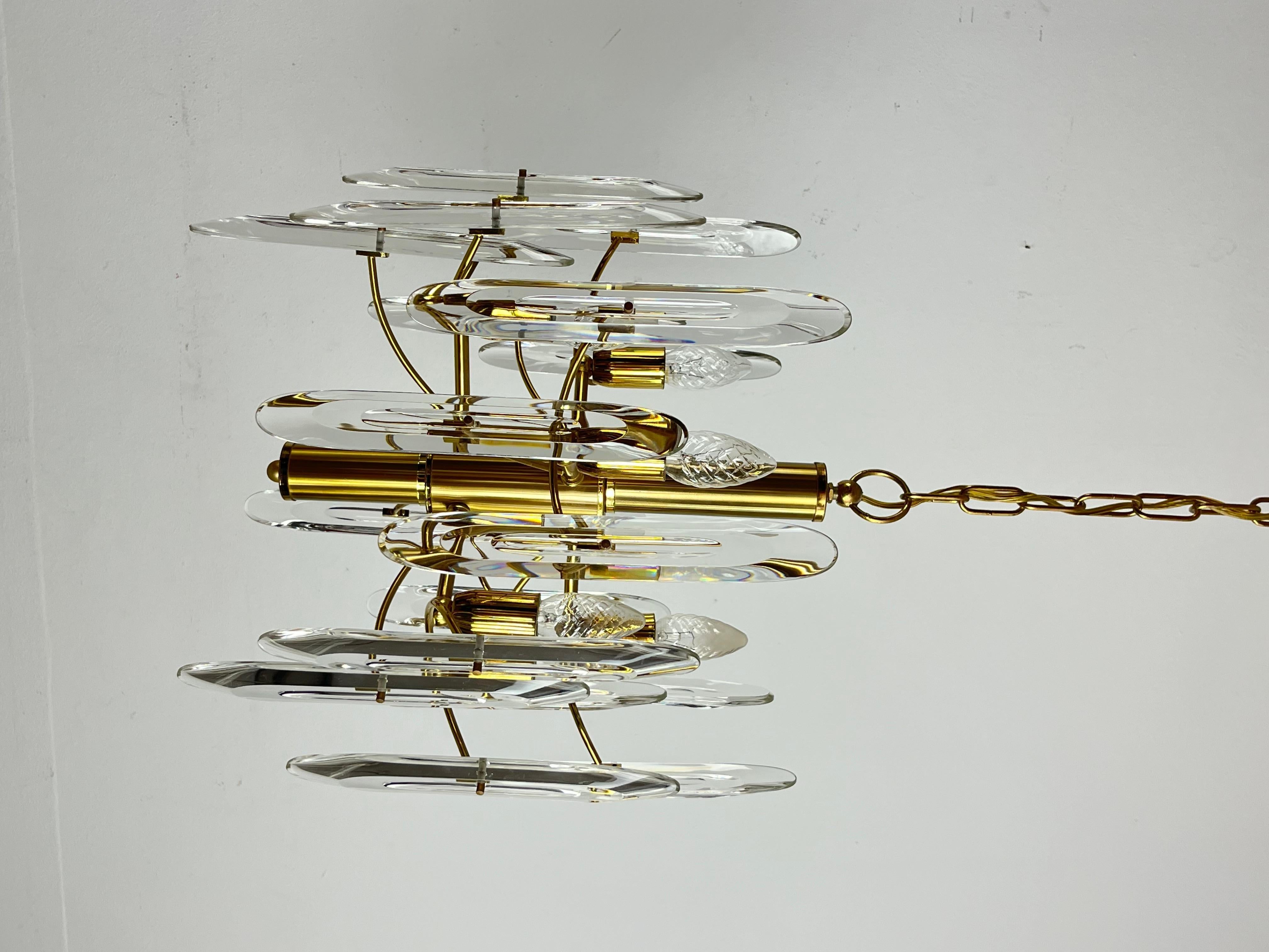 Lampadario a 6 luci in ottone e cristallo di metà secolo, attribuito a Sciolari 1960 in vendita 3
