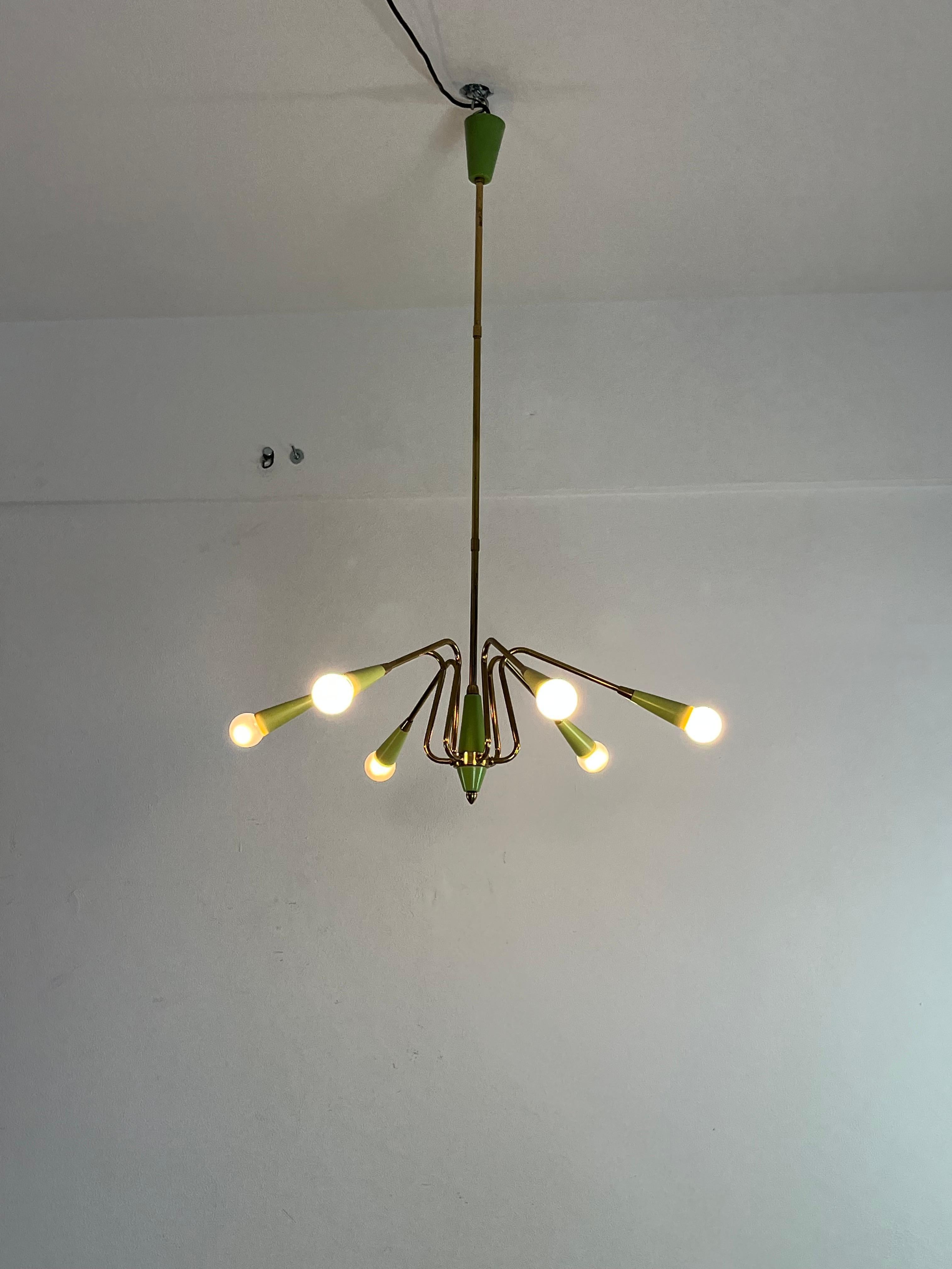 Lampadario a 6 luci in ottone di metà secolo attribuito a Oscar Torlasco, anni '50 In condizioni buone in vendita a Palermo, IT