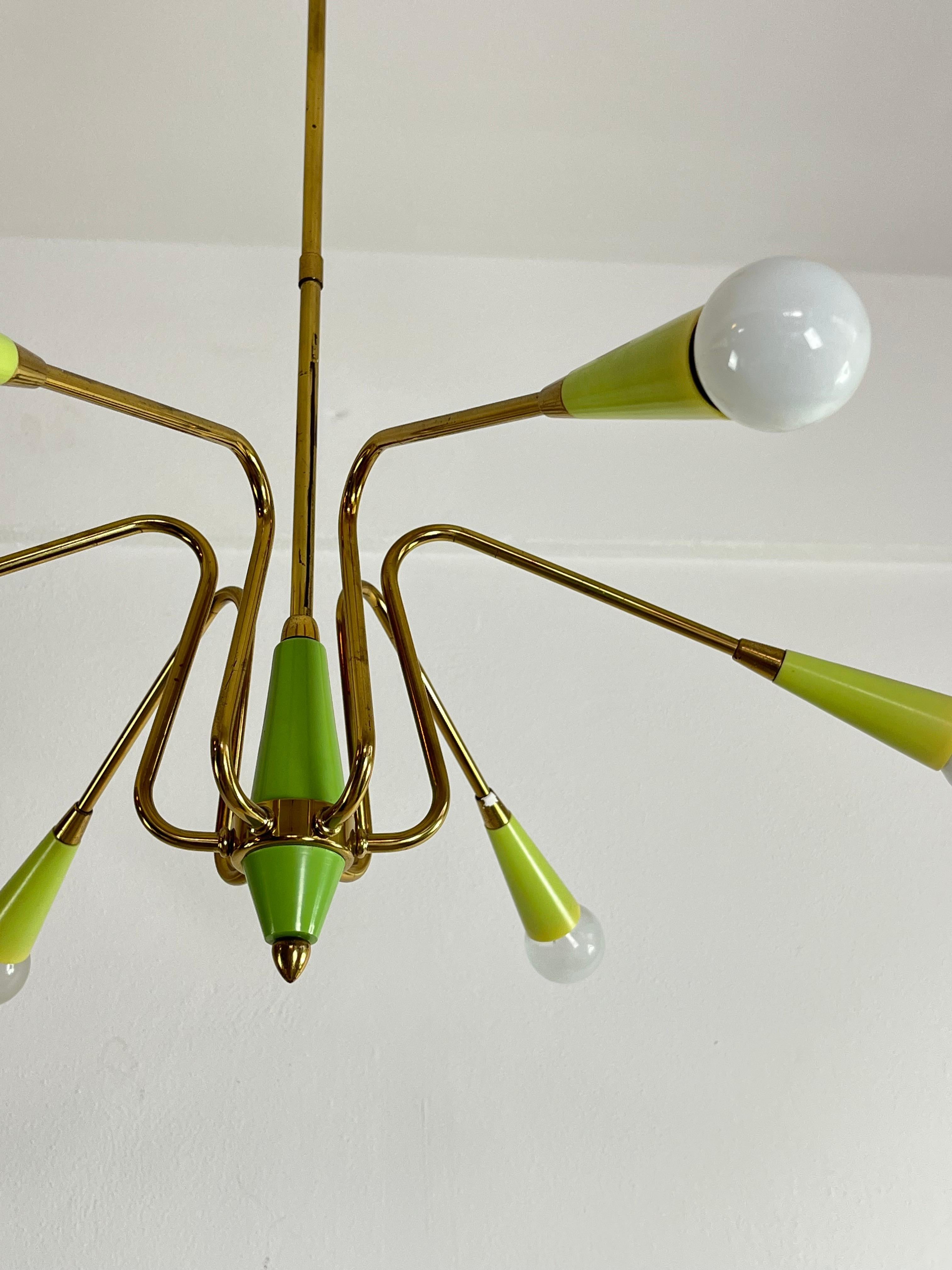 Metà XX secolo Lampadario a 6 luci in ottone di metà secolo attribuito a Oscar Torlasco, anni '50 in vendita