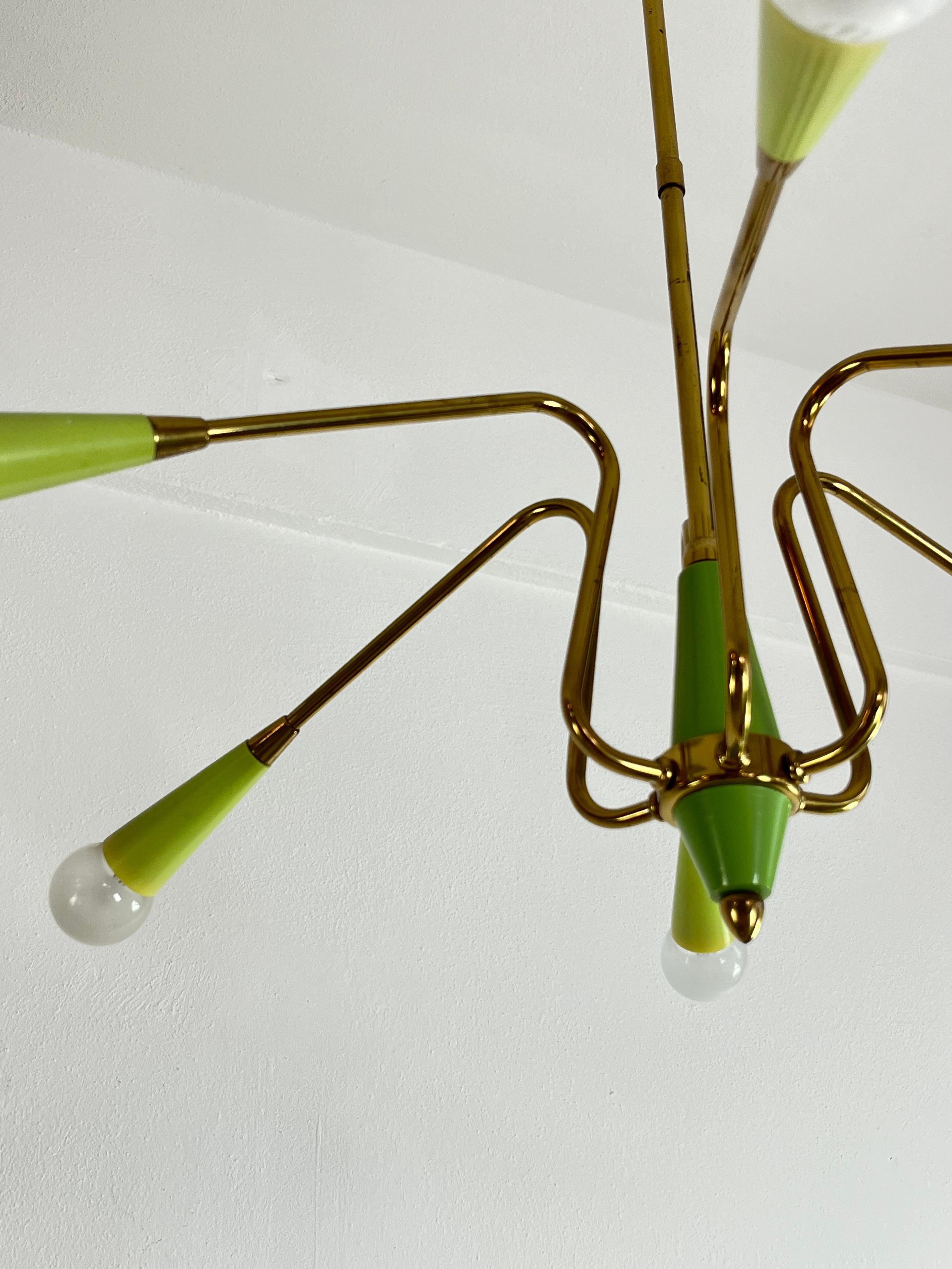 Lampadario a 6 luci in ottone di metà secolo attribuito a Oscar Torlasco, anni '50 in vendita 2