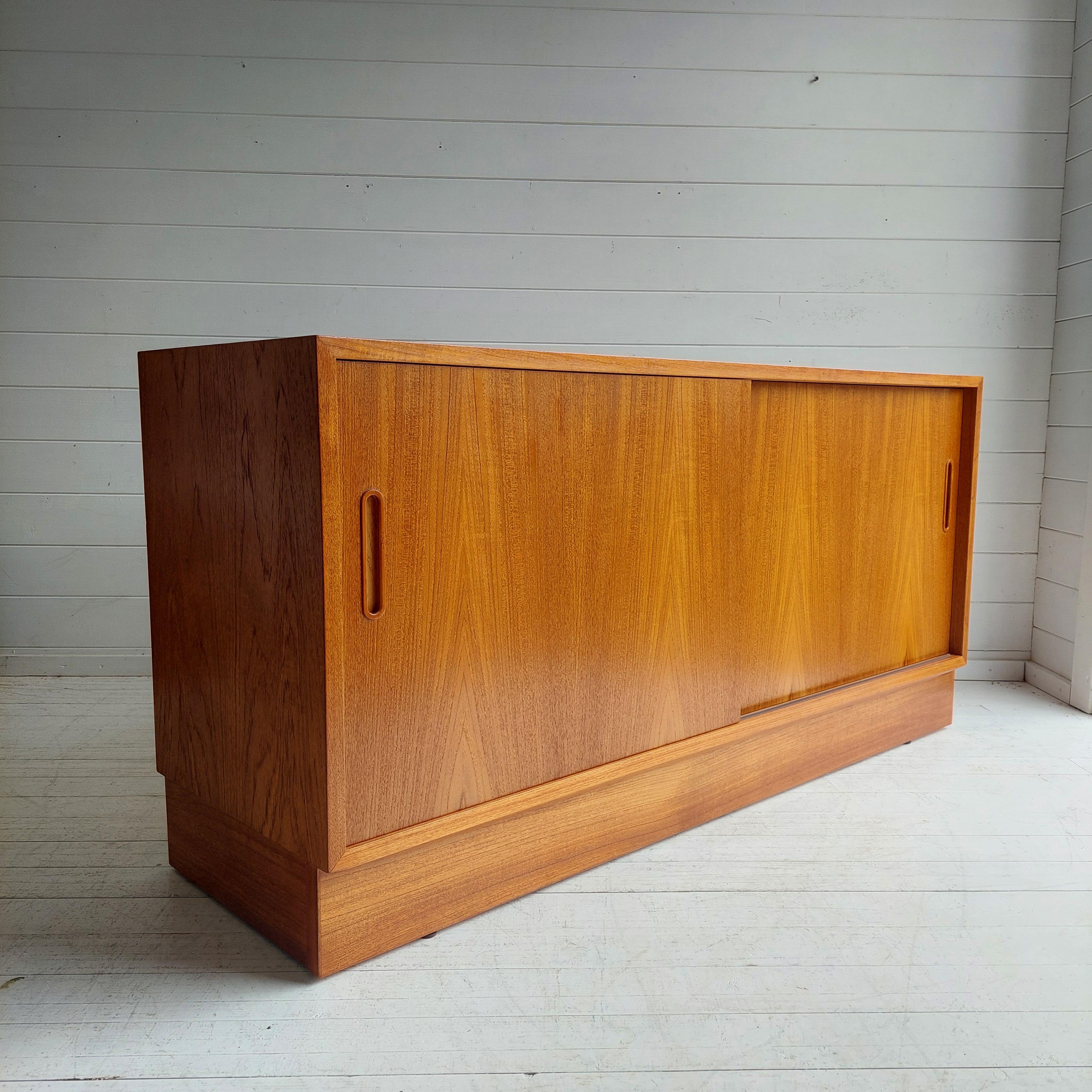 Teak Danish  sideboard Designed by Carlo Jensen for Hundevad & Co.
Superb restored condition
Sleek design
Minimal clean lines with recessed handles. 

Featuring 
Contrasting light honey beech interior, 
Left side with felt lined drawer and