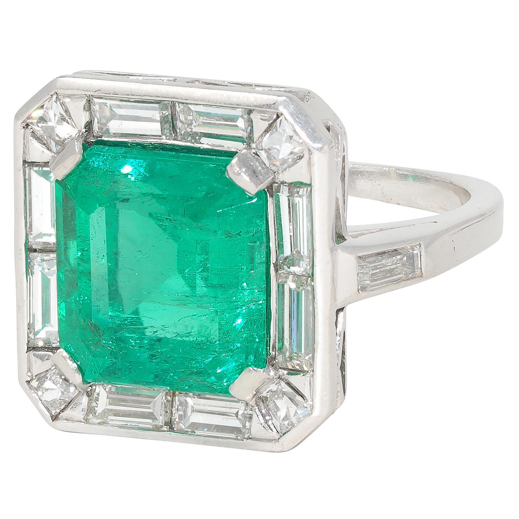 Mid-Century 7.00 CTW Colombian Emerald Diamond Platinum Vintage Halo Ring GIA For Sale 1