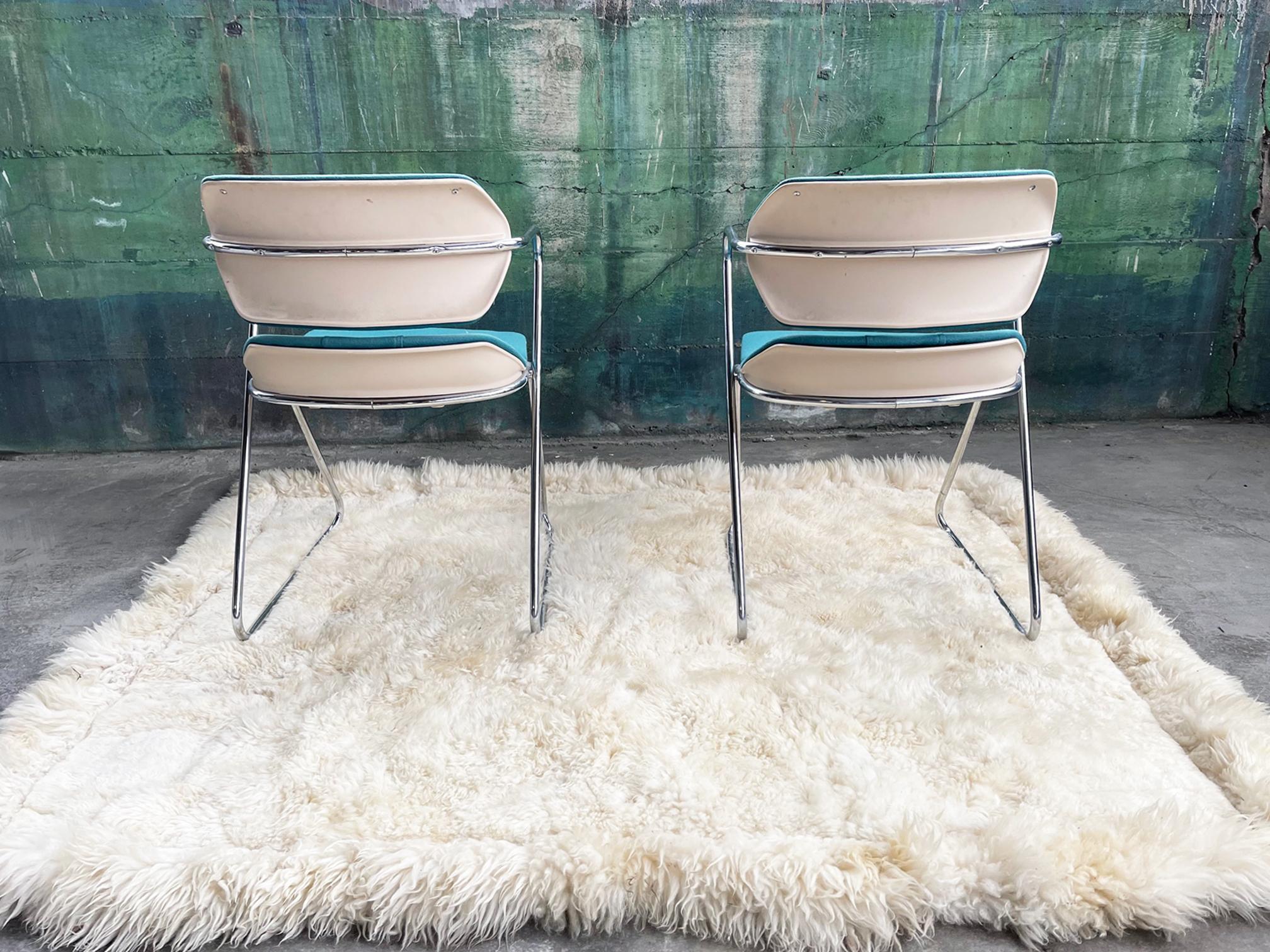 Mitte des Jahrhunderts 70er Jahre Ikonisches „Acton Stacker“ Türkis-Textil, Chromstühle-Set von 5 Stühlen im Zustand „Gut“ im Angebot in Madison, WI