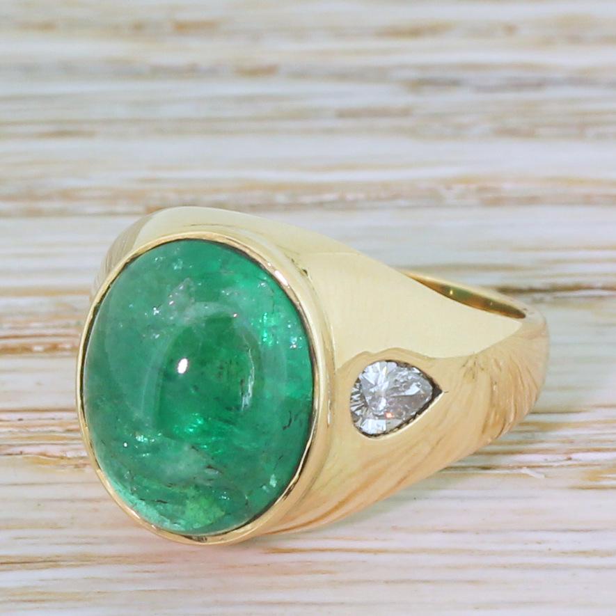 Midcentury 7.10 Carat Cabochon Emerald and Pear Cut Diamond Ring For Sale 5