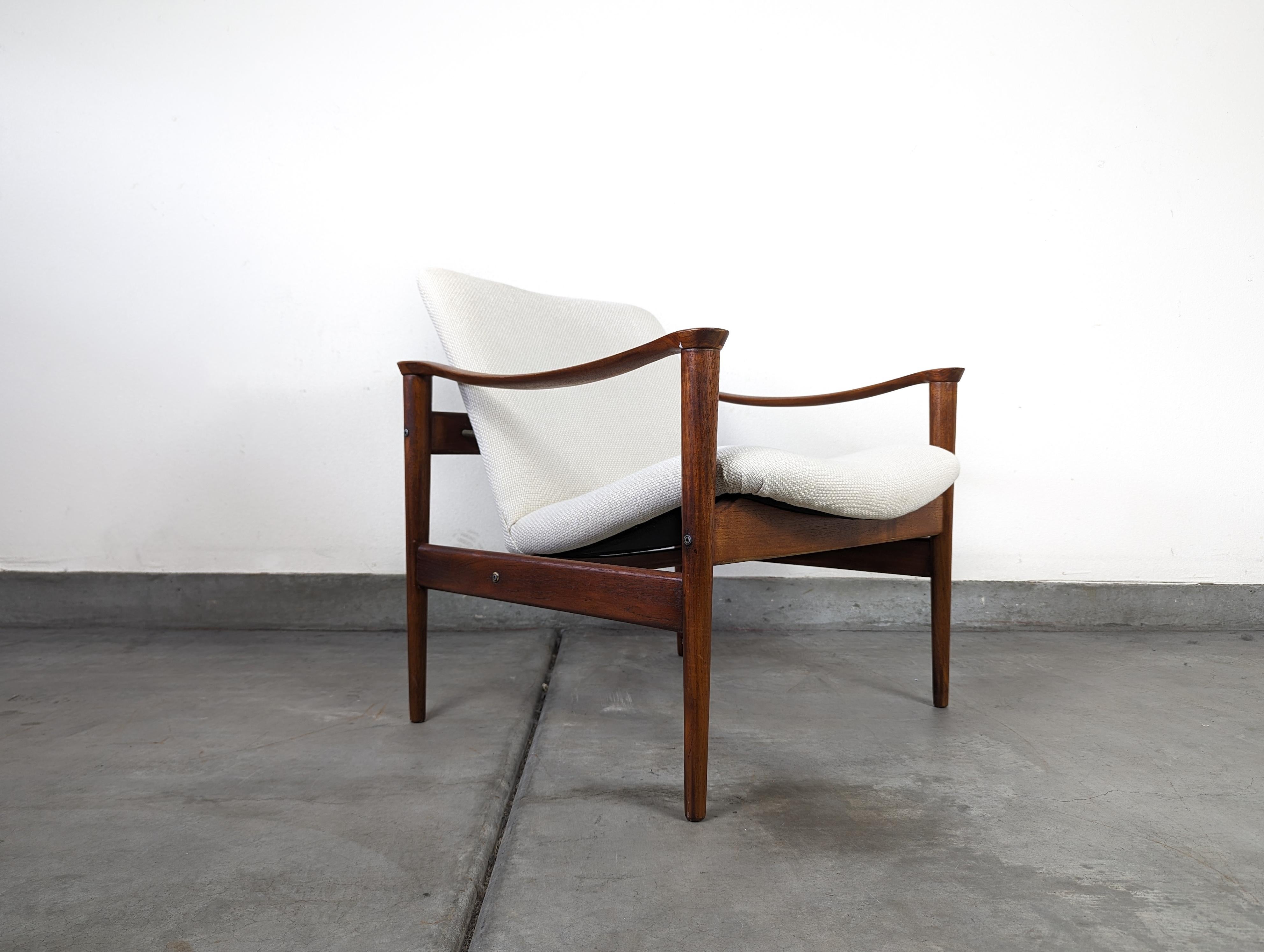 Mid Century 711 Lounge Chair von Fredrik A. Kayser für Vatne Møbelfabrikk, um 1950 (Norwegisch) im Angebot