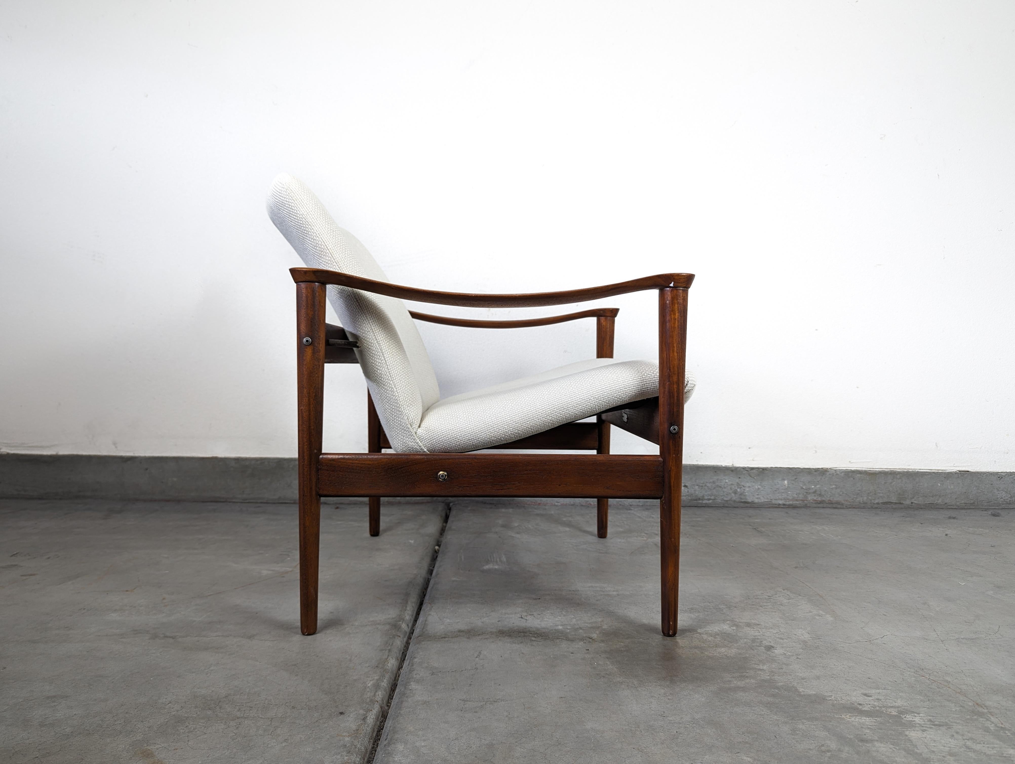 Mid Century 711 Lounge Chair von Fredrik A. Kayser für Vatne Møbelfabrikk, um 1950 im Zustand „Gut“ im Angebot in Chino Hills, CA