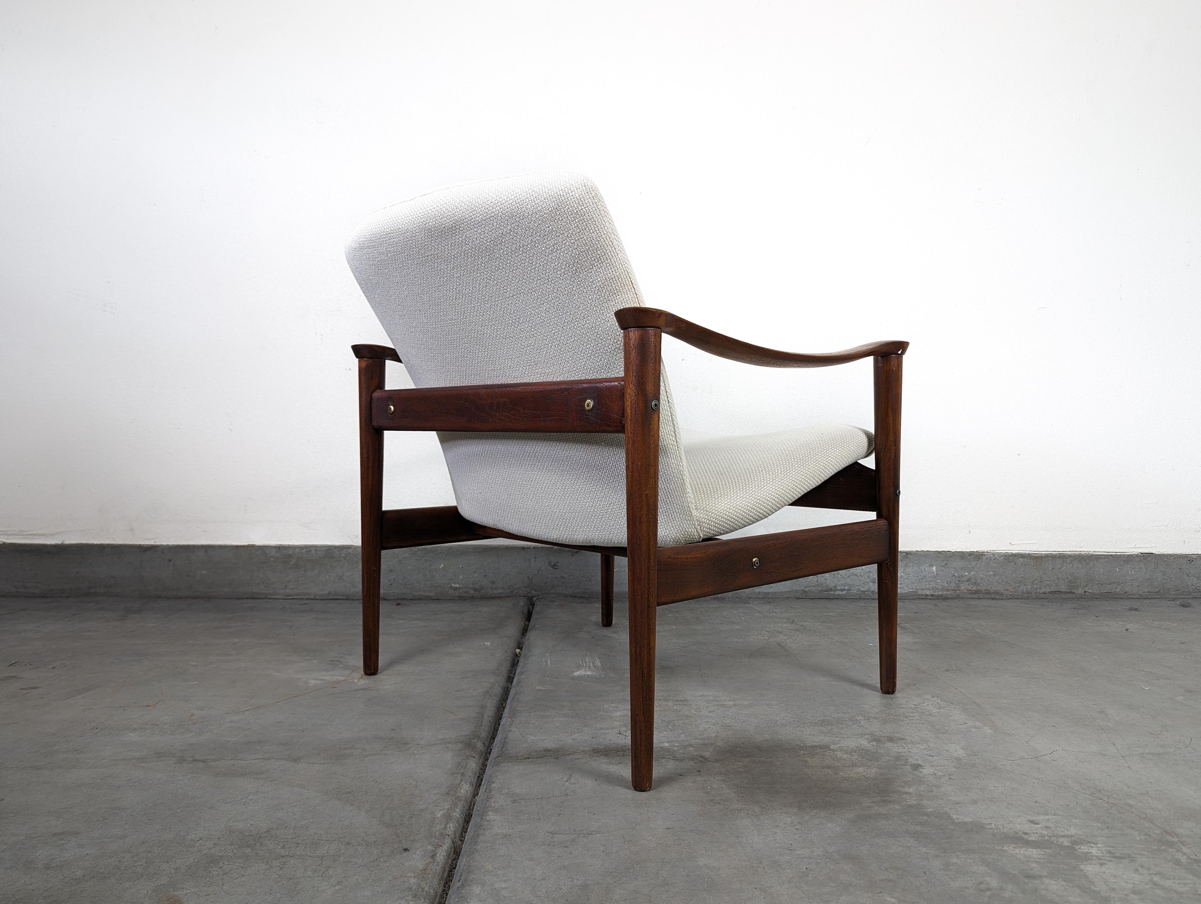 Mid-20th Century Mid Century 711 Lounge Chair by Fredrik Kayser for Vatne Møbelfabrikk, c1950s For Sale