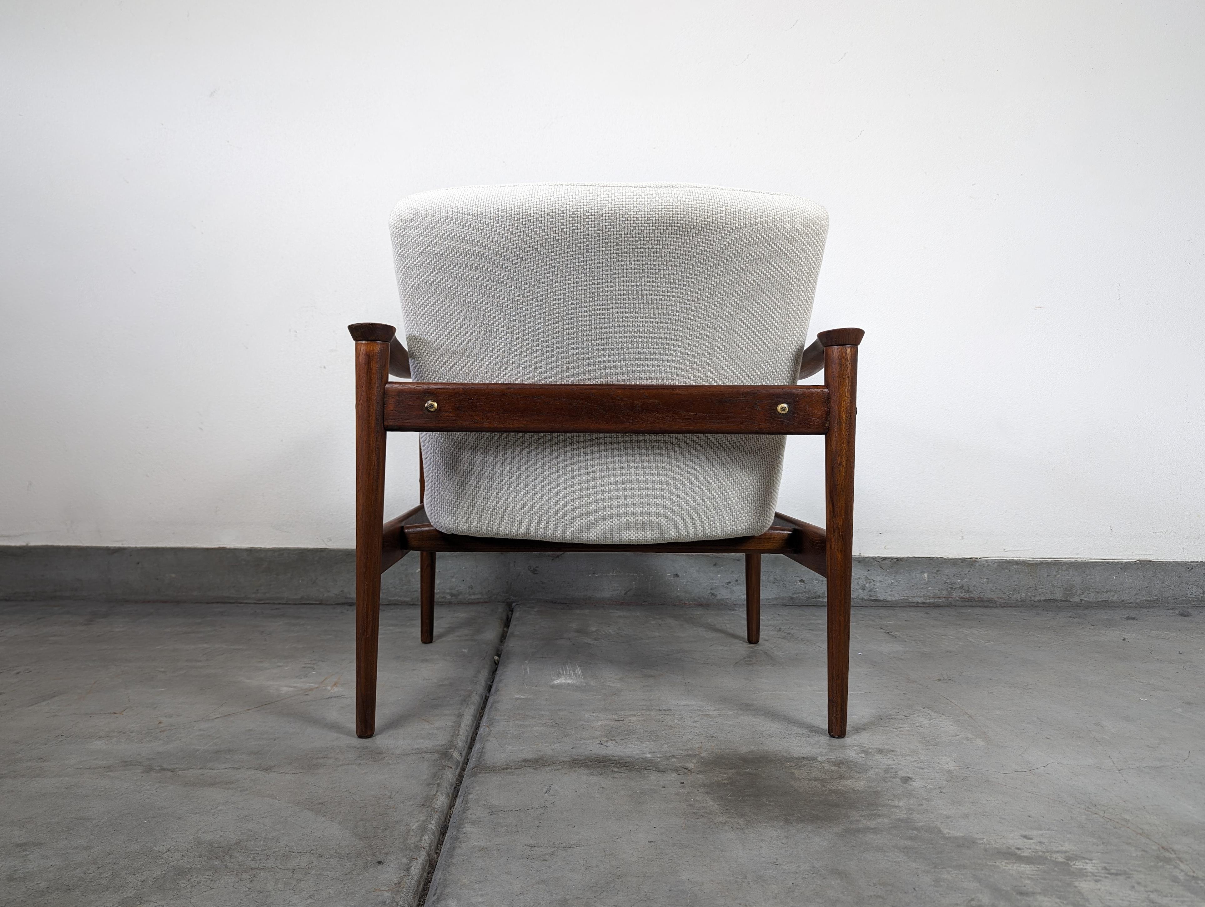 Mid Century 711 Lounge Chair von Fredrik A. Kayser für Vatne Møbelfabrikk, um 1950 (Stoff) im Angebot