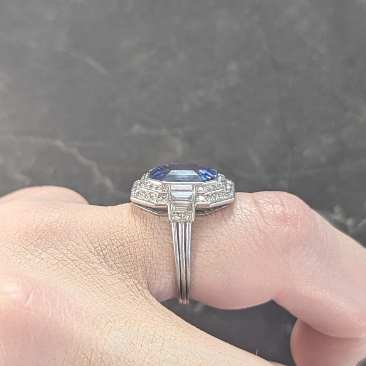 Bague halo vintage du milieu du siècle, saphir de Ceylan non chauffé, diamant et platine, 7,12 carats poids total en vente 8