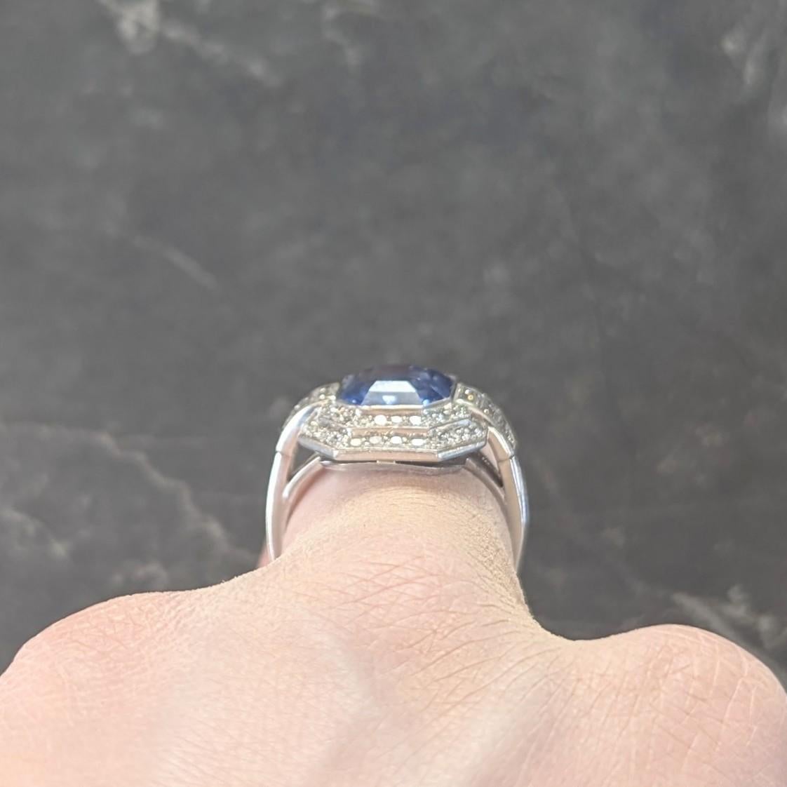 Bague halo vintage du milieu du siècle, saphir de Ceylan non chauffé, diamant et platine, 7,12 carats poids total en vente 9