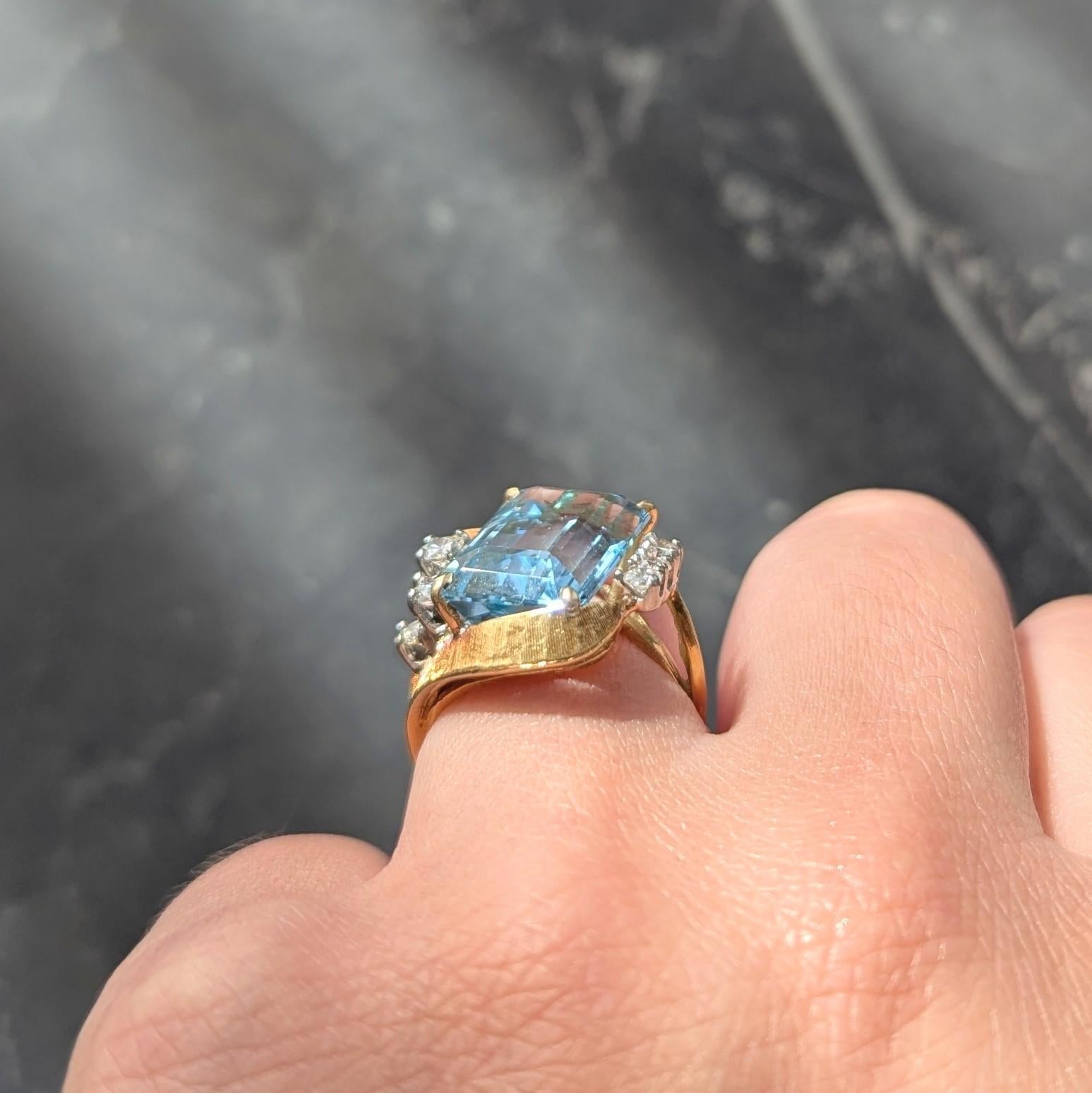 Mid-Century 7.40 CTW Aquamarin Diamant 18K zweifarbiges Gold Vintage Cocktail Ring im Angebot 2