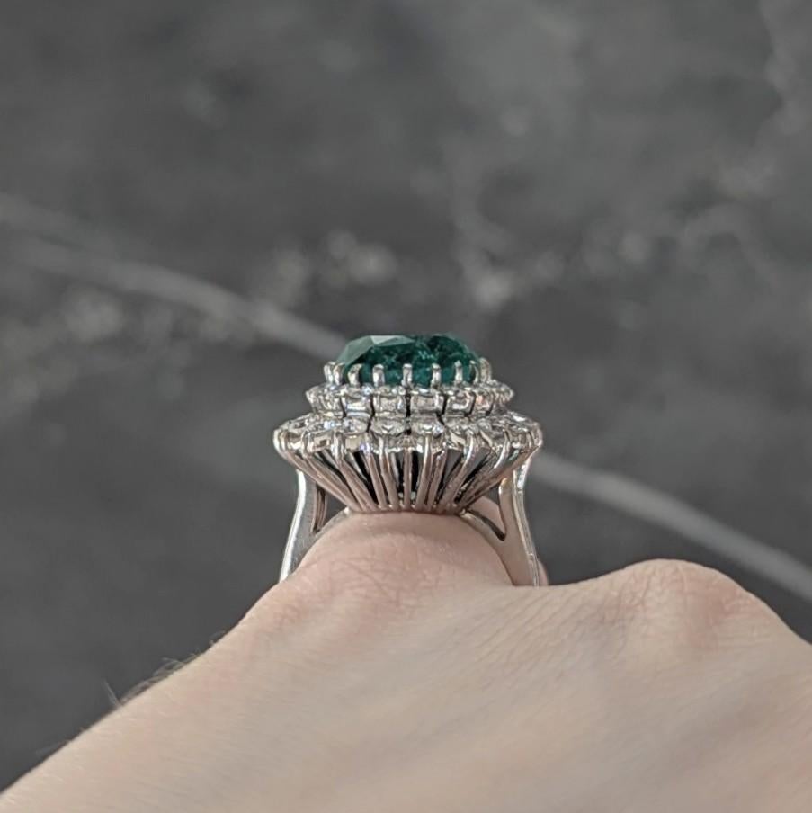 Anello doppio aureola vintage in oro 18 carati Mid-Century 7,60 CTW Emerald Diamond AGL in vendita 5