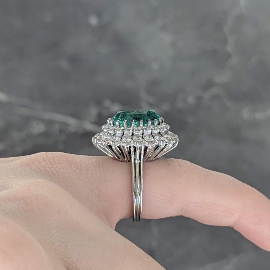 Anello doppio aureola vintage in oro 18 carati Mid-Century 7,60 CTW Emerald Diamond AGL in vendita 6