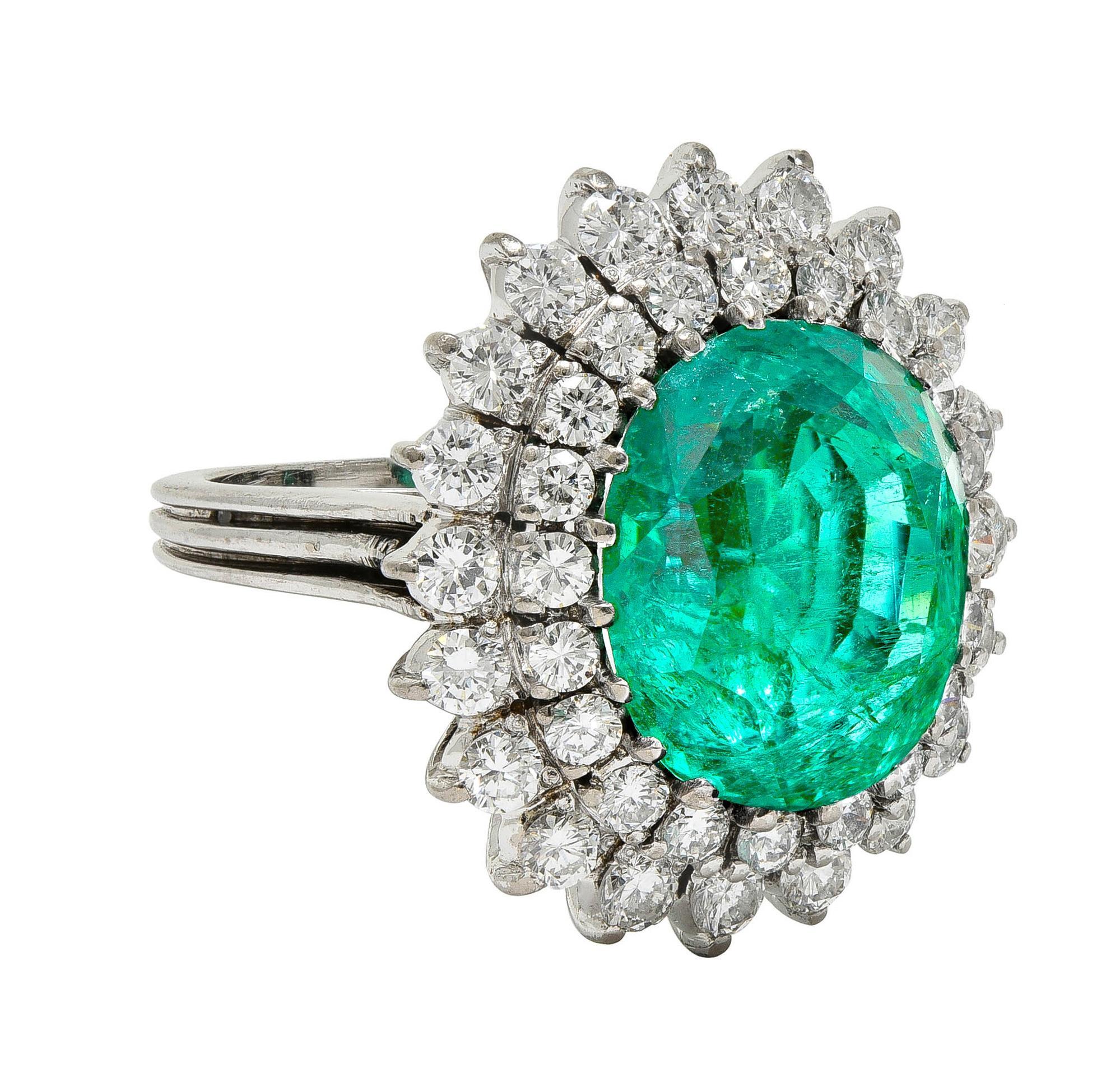 Taglio misto Anello doppio aureola vintage in oro 18 carati Mid-Century 7,60 CTW Emerald Diamond AGL in vendita