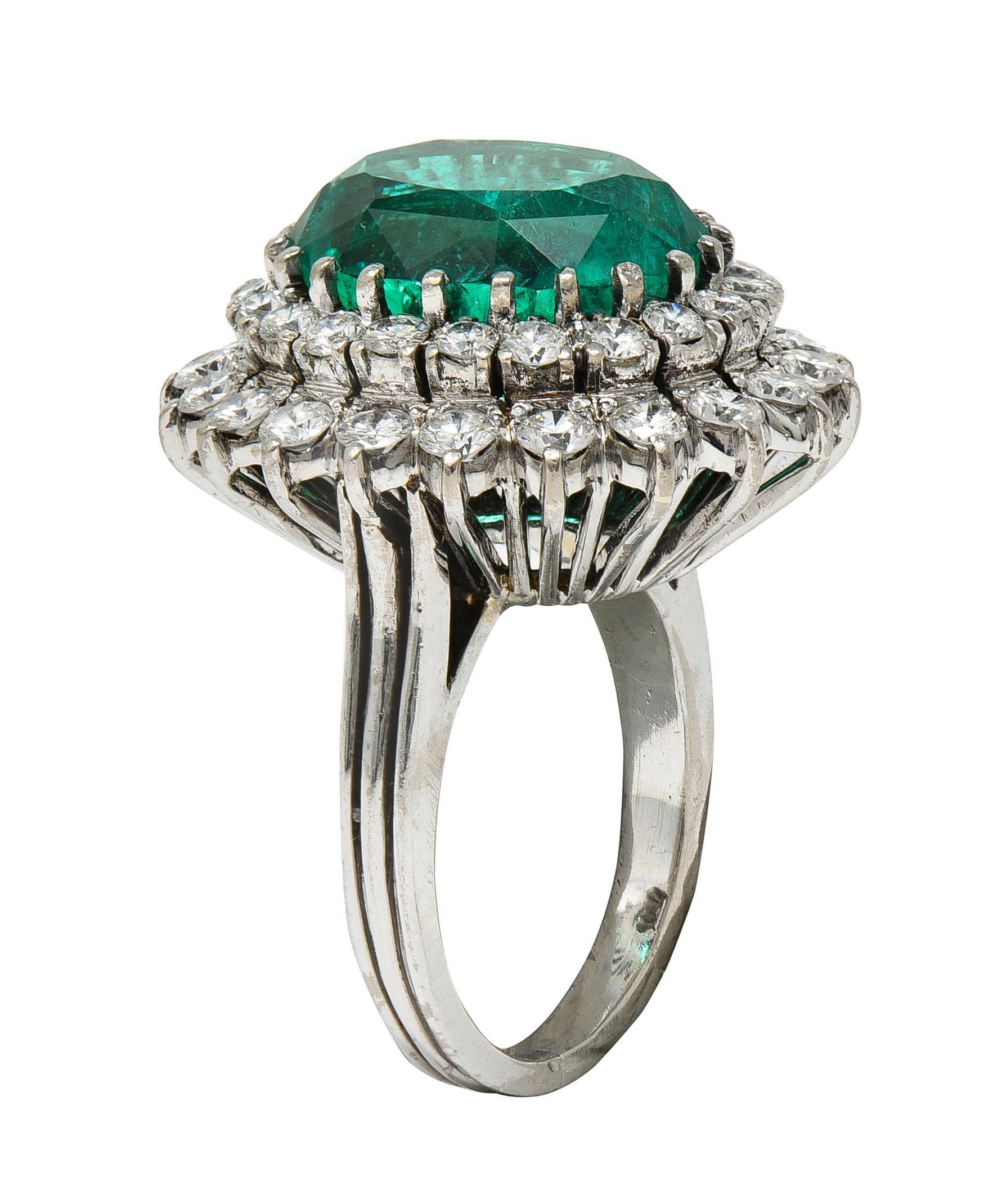 Anello doppio aureola vintage in oro 18 carati Mid-Century 7,60 CTW Emerald Diamond AGL in vendita 4