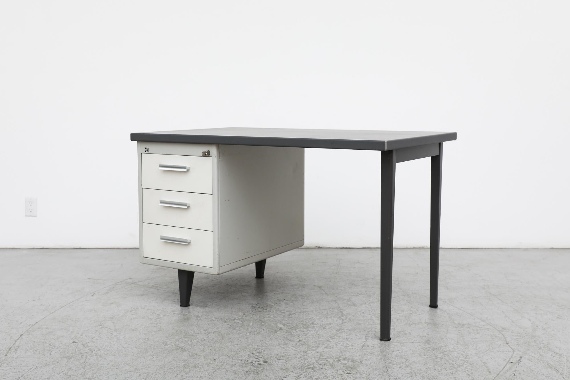 Mid-Century '7800 Series' Desk by A.R Cordemeyer for Gispen For Sale 9