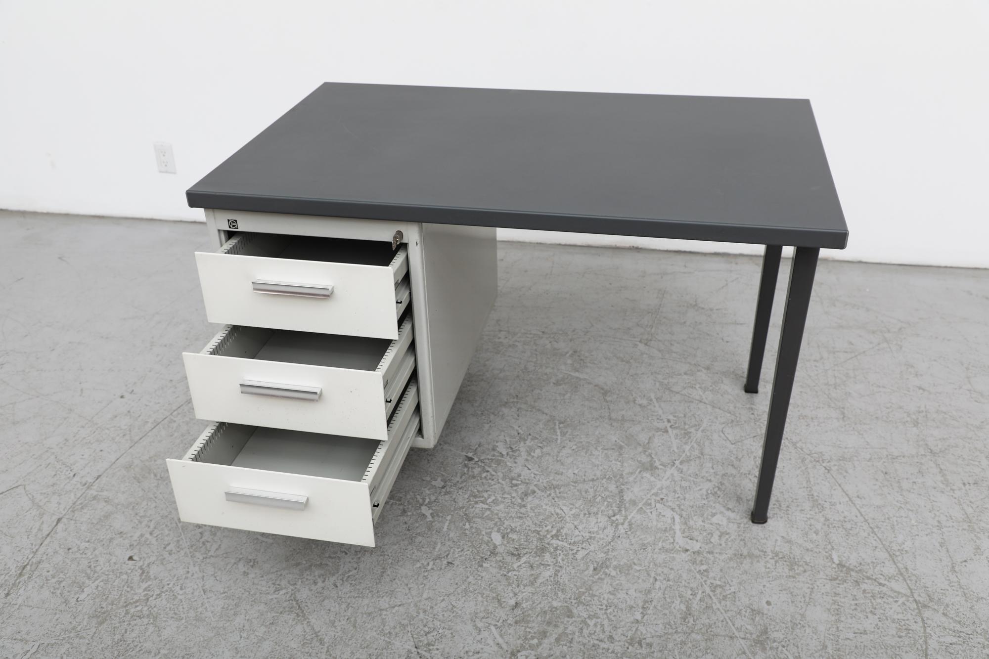 Mid-Century '7800 Series' Desk by A.R Cordemeyer for Gispen In Good Condition For Sale In Los Angeles, CA
