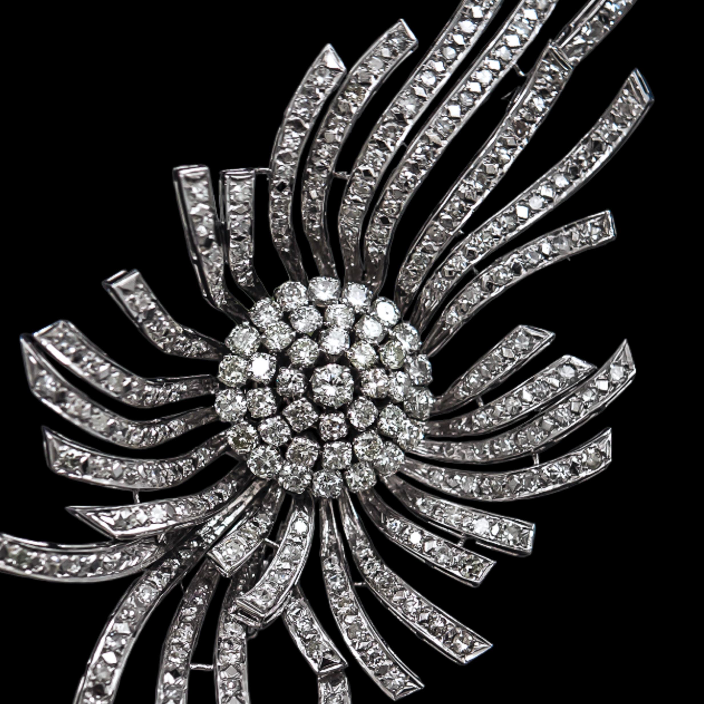 Mid-Century 8 Carat Diamond Celestial Floral Brooch Platinum 1950s 1960s Unisexe en vente