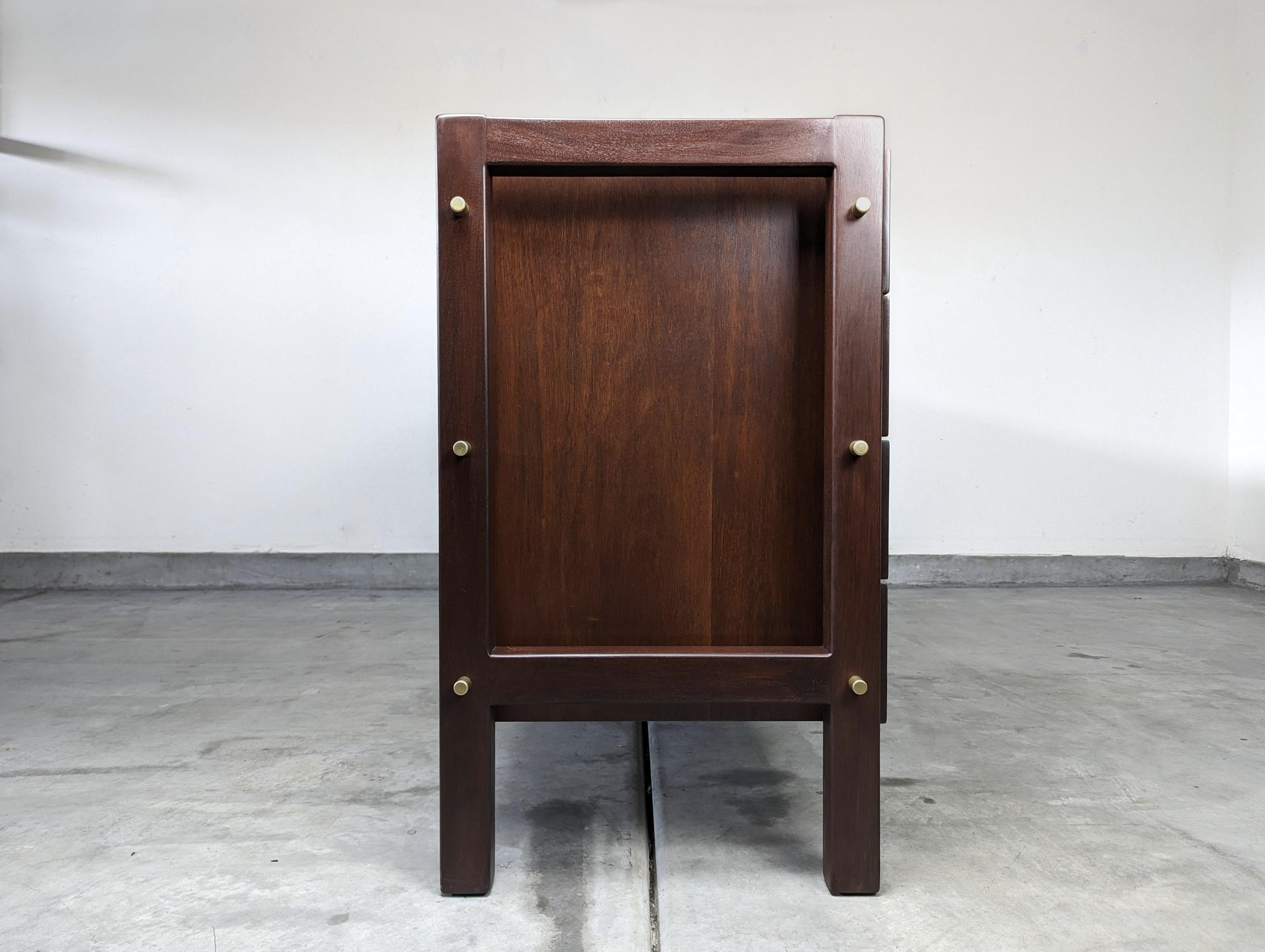 Mid Century 8-Drawer Dresser by Edmond J. Spence for Industria Mueblera, c1950s For Sale 3