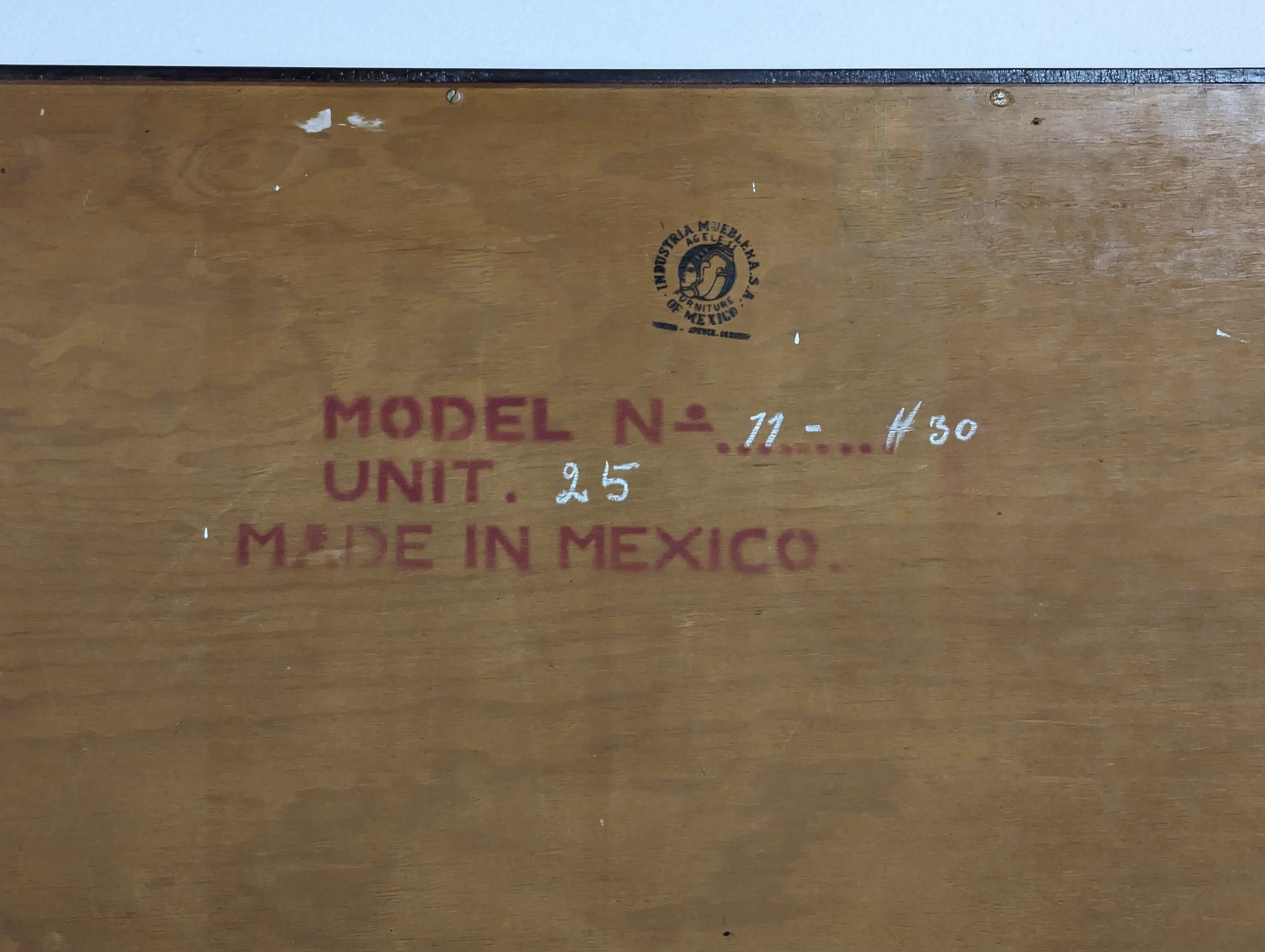 Mid Century 8-Drawer Dresser by Edmond J. Spence for Industria Mueblera, c1950s For Sale 4