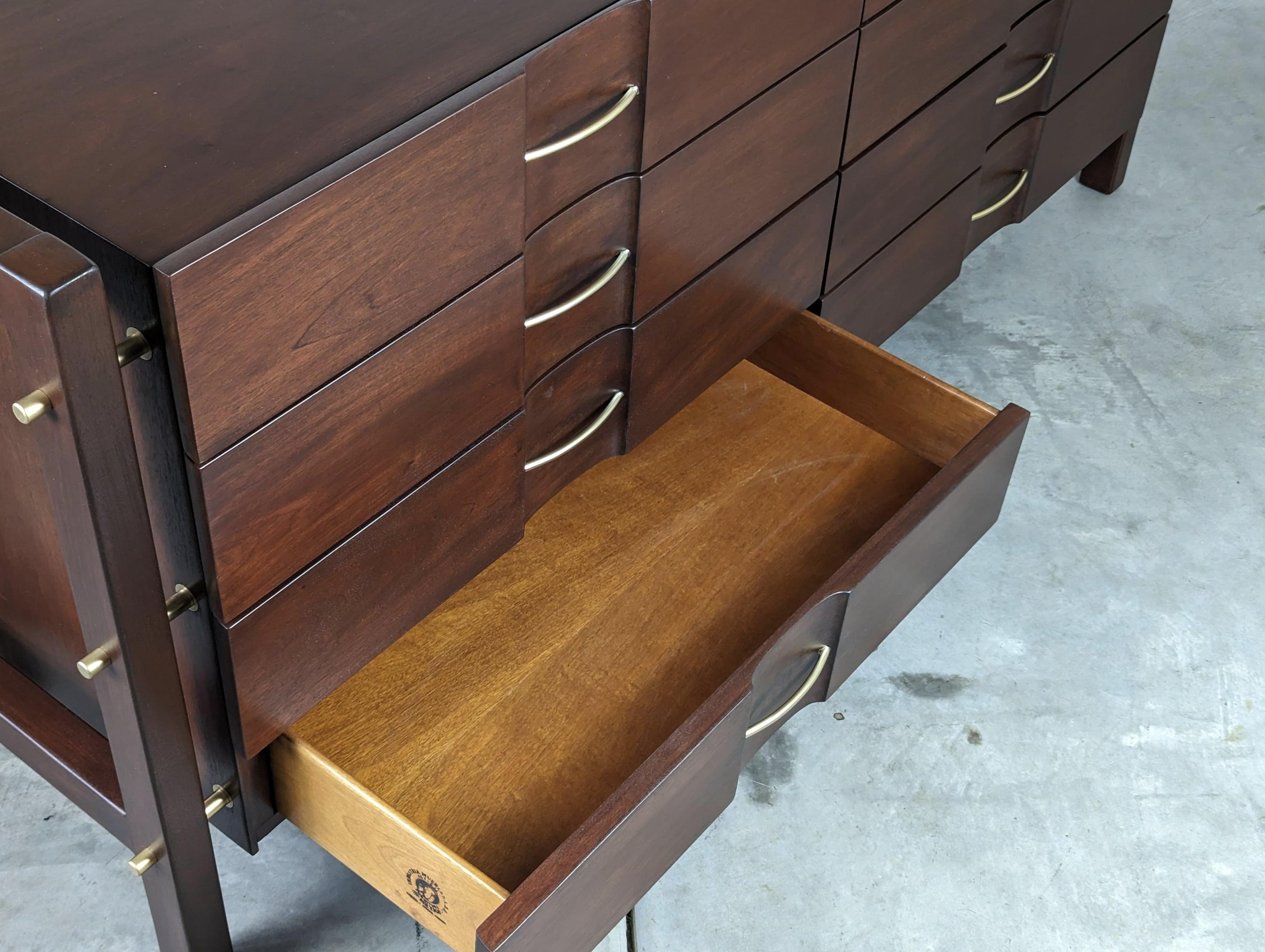 Mid Century 8-Drawer Dresser by Edmond J. Spence for Industria Mueblera, c1950s For Sale 6