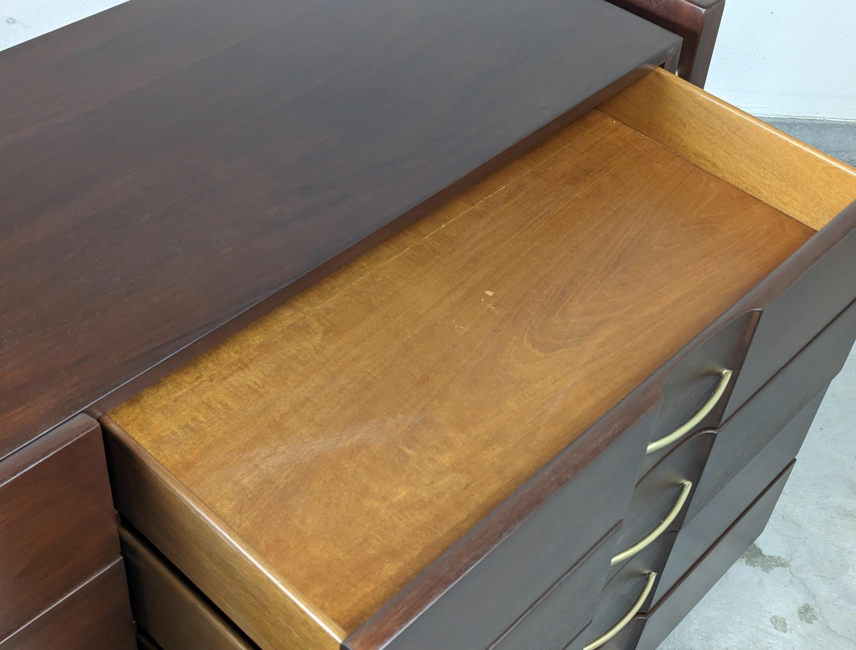 Mid Century 8-Drawer Dresser by Edmond J. Spence for Industria Mueblera, c1950s For Sale 10