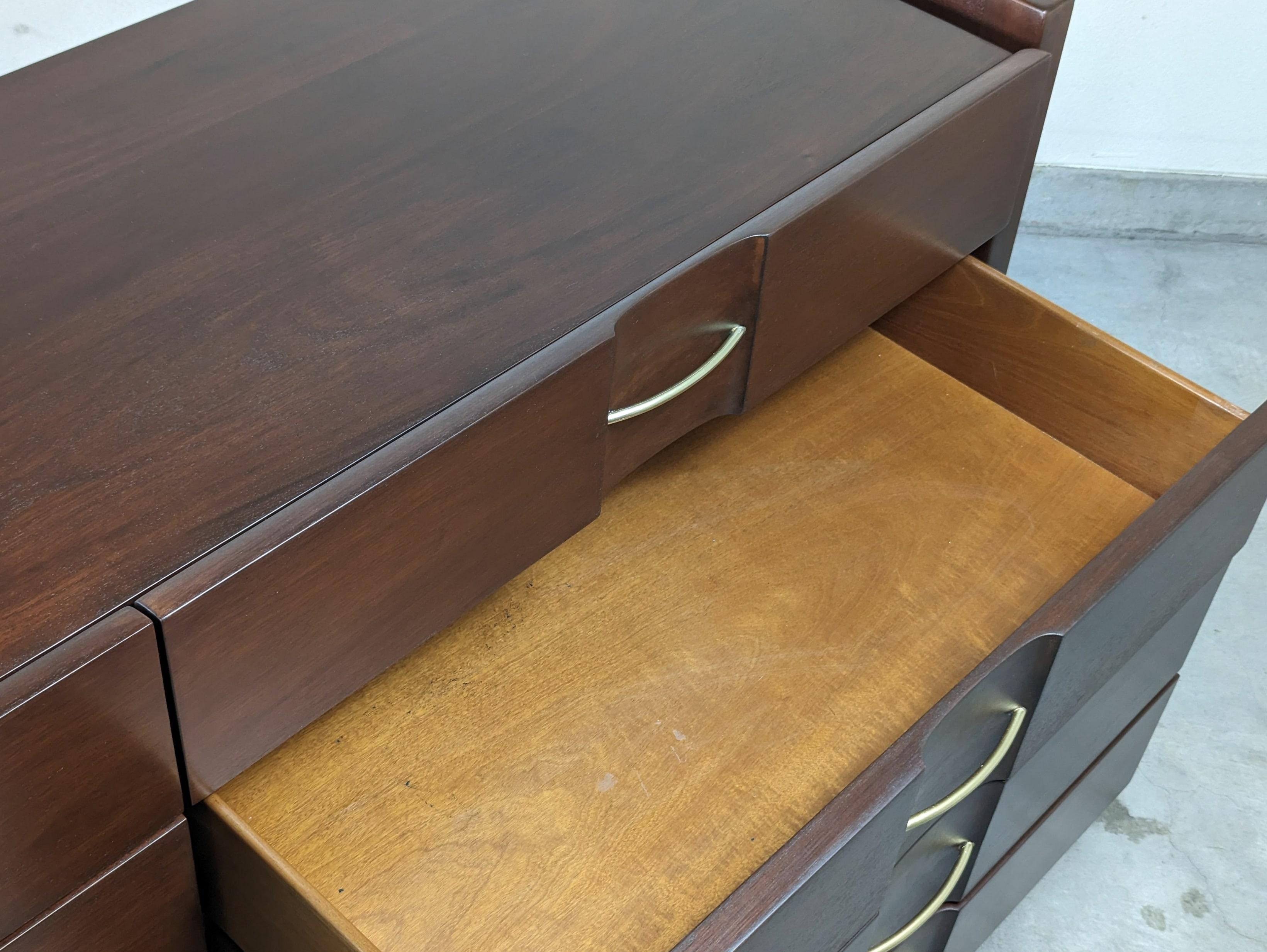 Mid Century 8-Drawer Dresser by Edmond J. Spence for Industria Mueblera, c1950s For Sale 11