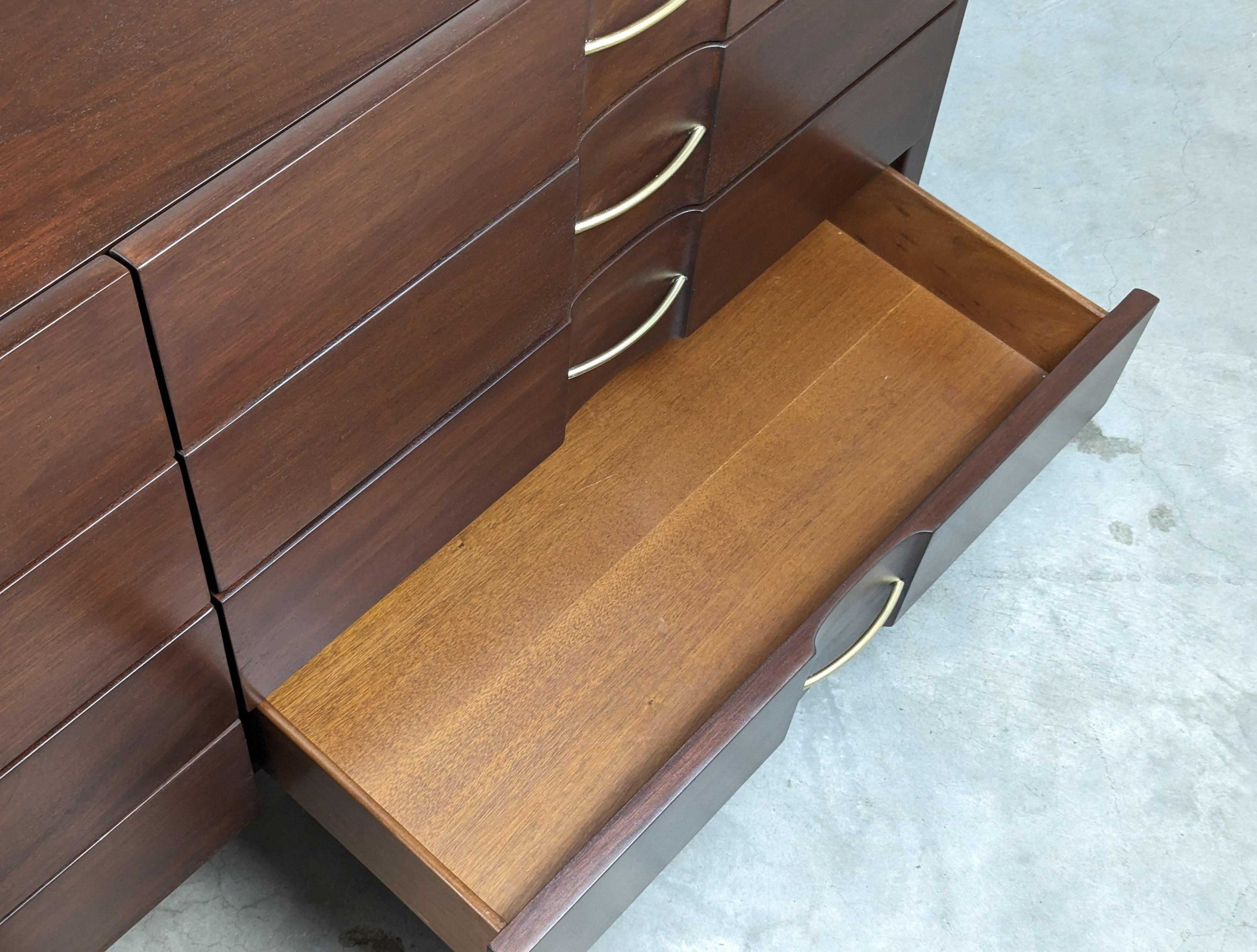 Mid Century 8-Drawer Dresser by Edmond J. Spence for Industria Mueblera, c1950s For Sale 13