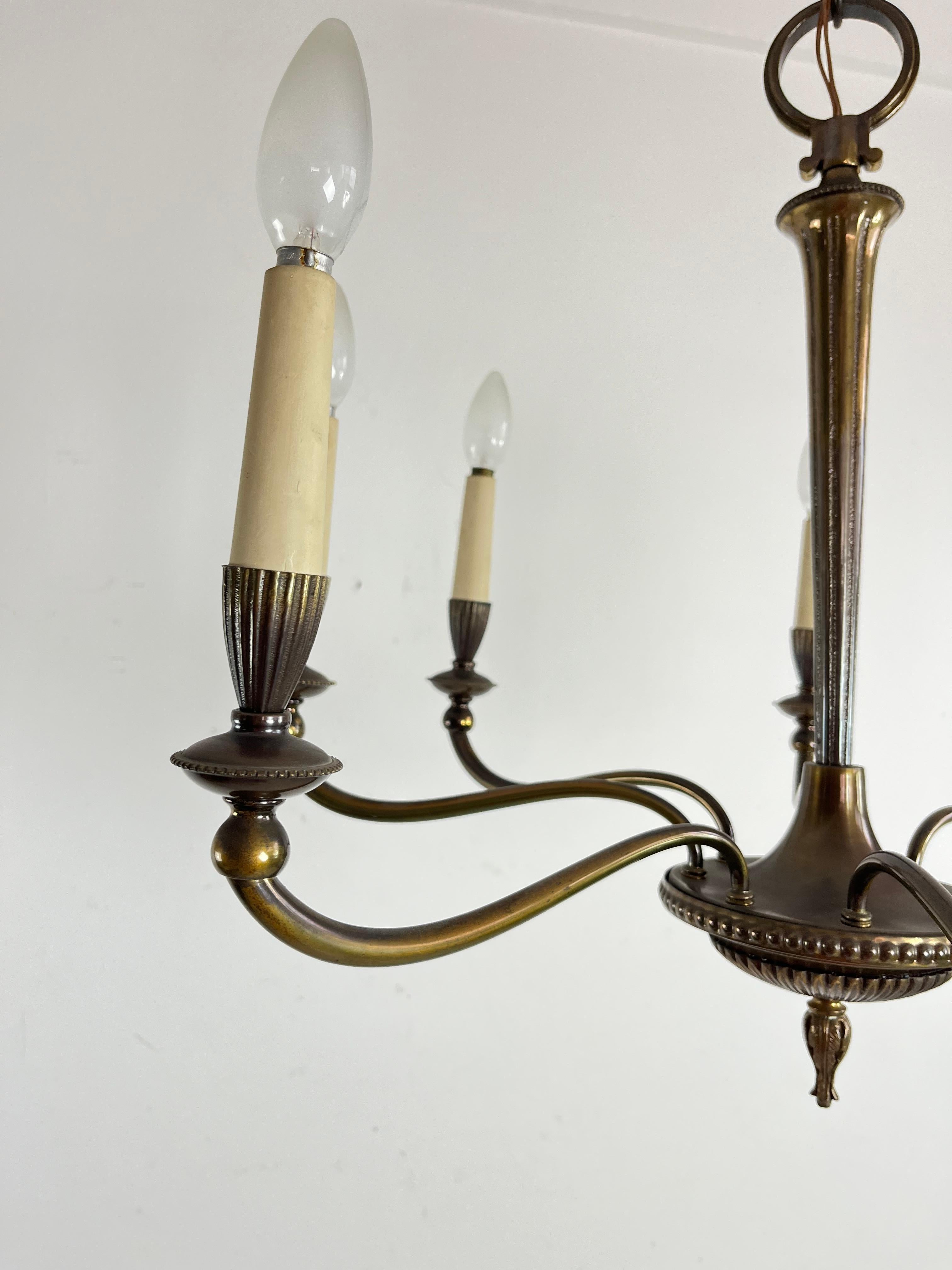 italien Lustre à 8 lumières en laiton du milieu du siècle 1950 en vente