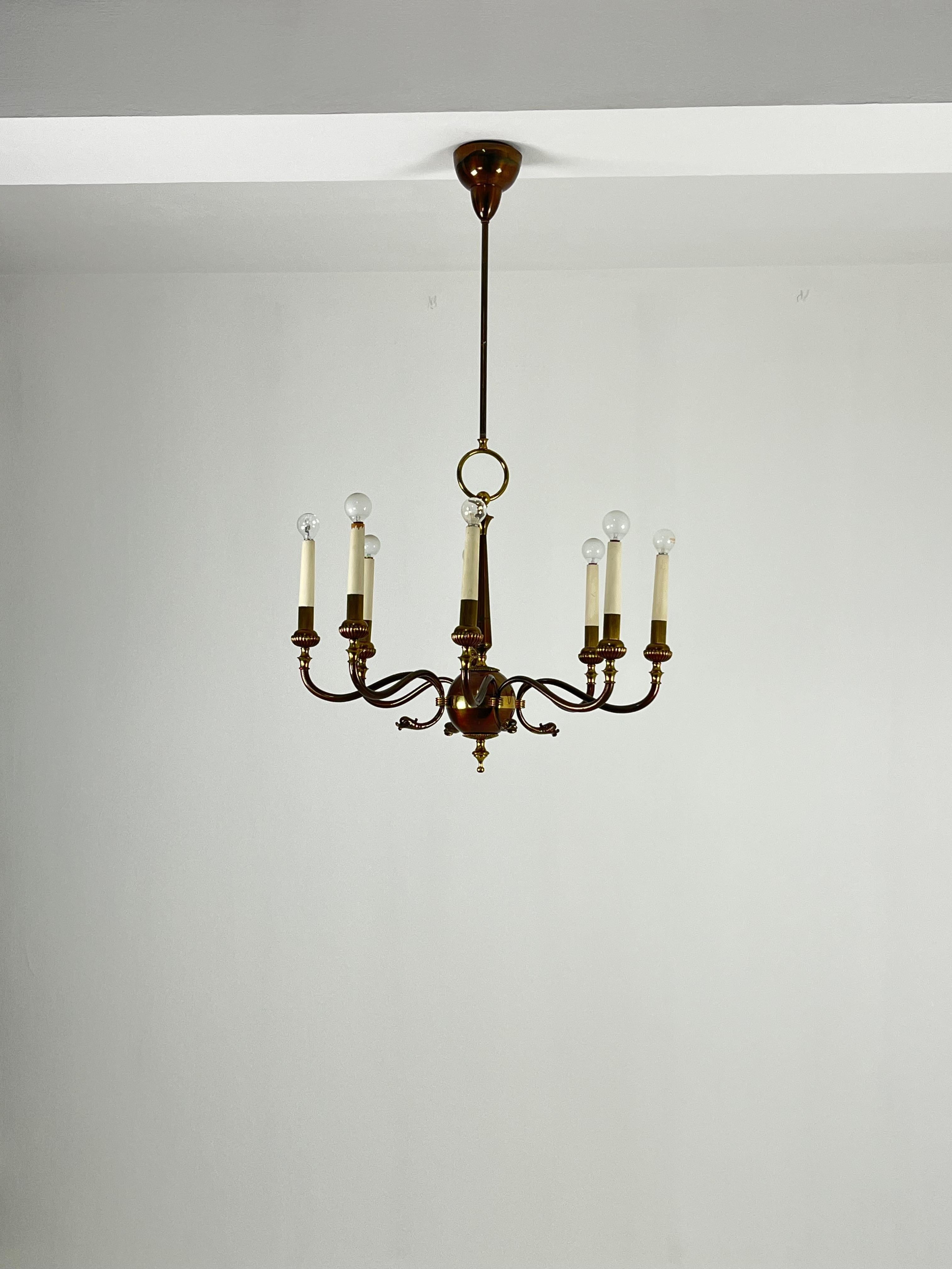Italiano Lampadario a 8 luci in ottone di metà secolo, anni '50 in vendita