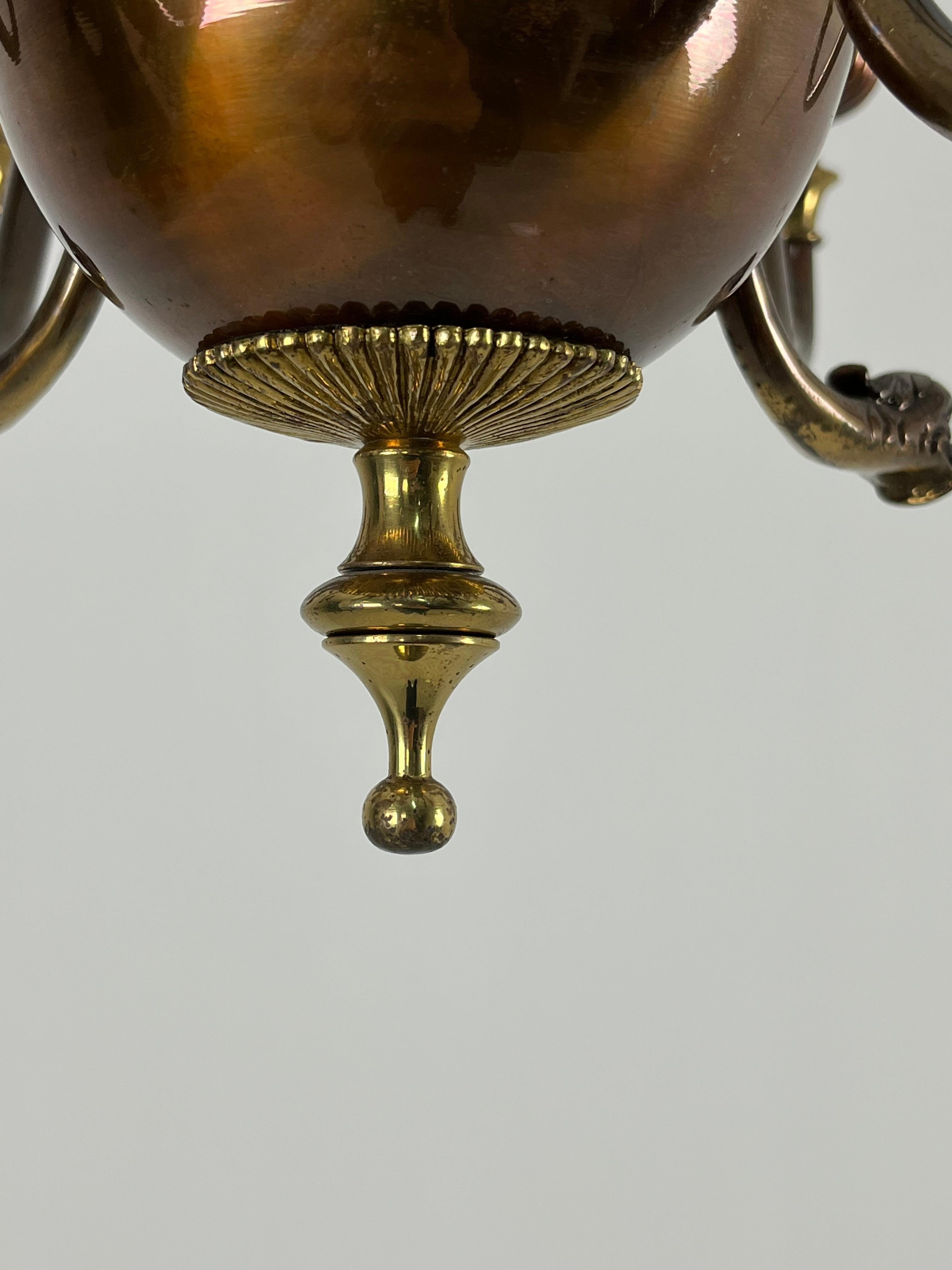 Ottone Lampadario a 8 luci in ottone di metà secolo, anni '50 in vendita