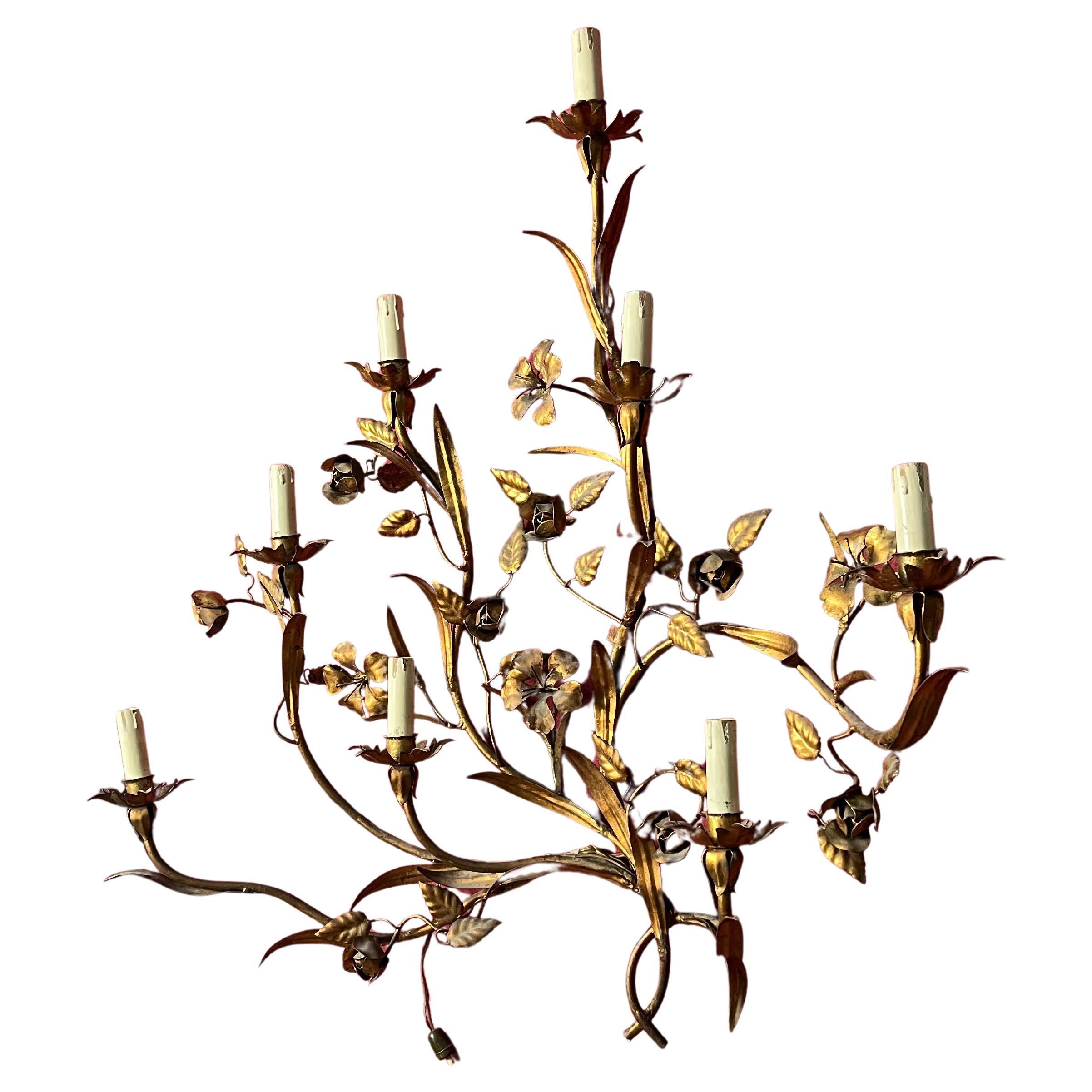 Lámpara de pared de 8 luces de mediados de siglo, enviada por DHL con los impuestos pagados por nosotros.
Se remonta a la década de 1940. Es de hierro forjado.

Intacto y en buen estado.

Encontrado en un piso noble de mi ciudad natal, Palermo.