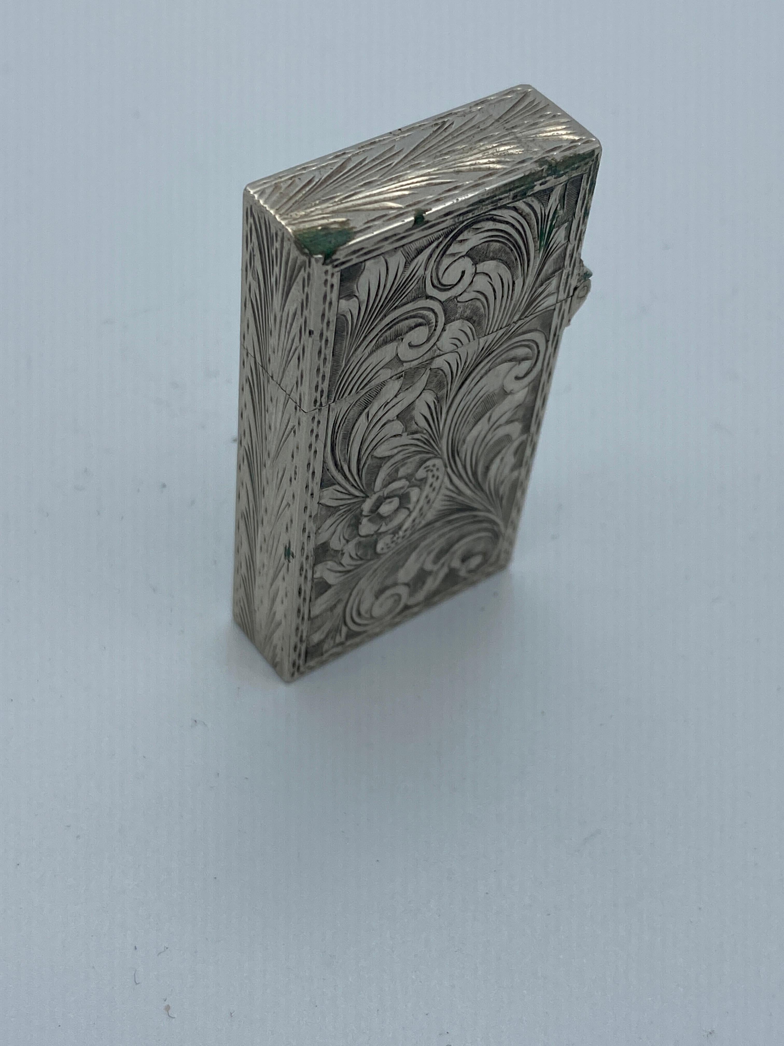 Briquet Zippo en argent 800 gravé à la main du milieu du siècle dernier Excellent état à Van Nuys, CA