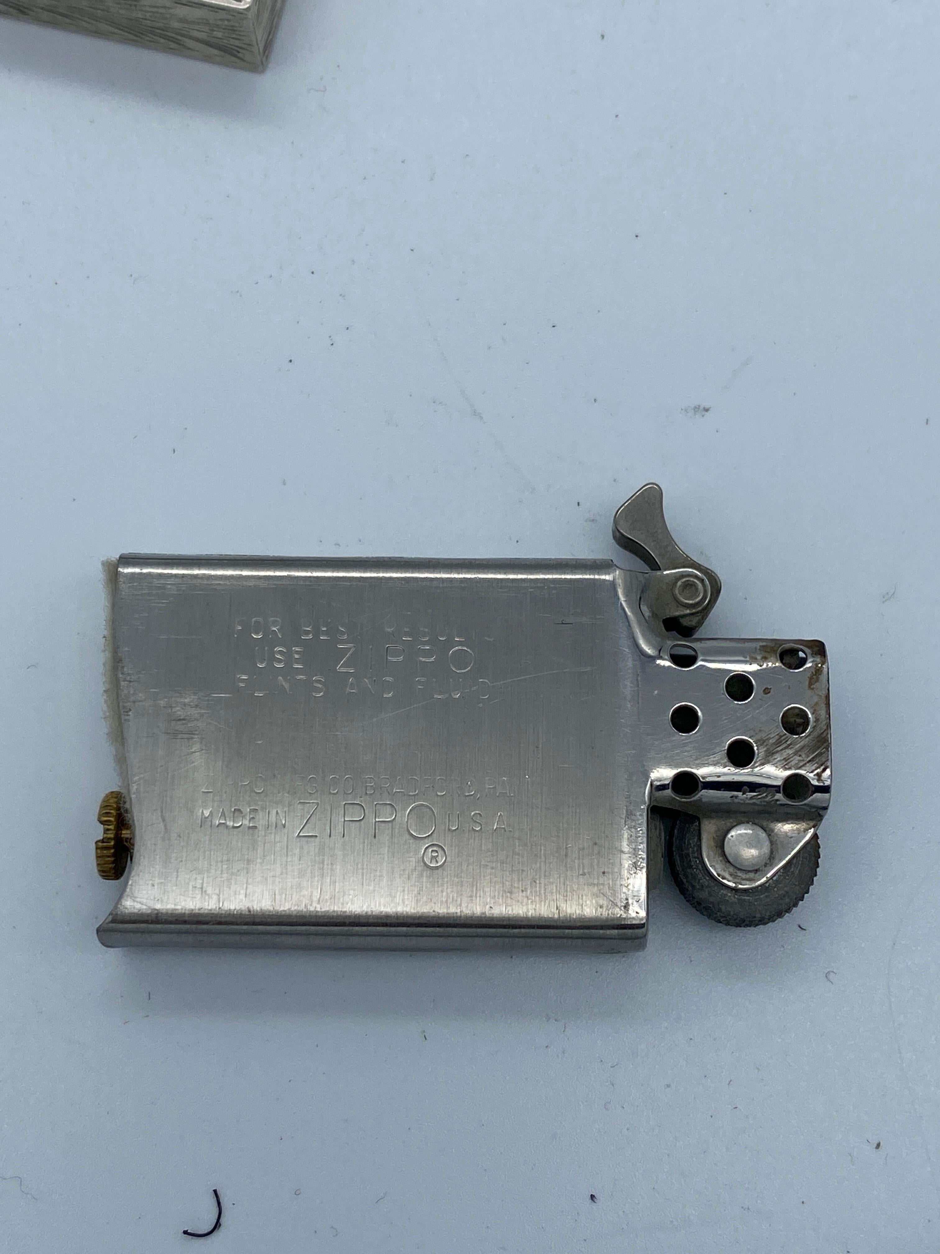 Briquet Zippo en argent 800 gravé à la main du milieu du siècle dernier 1