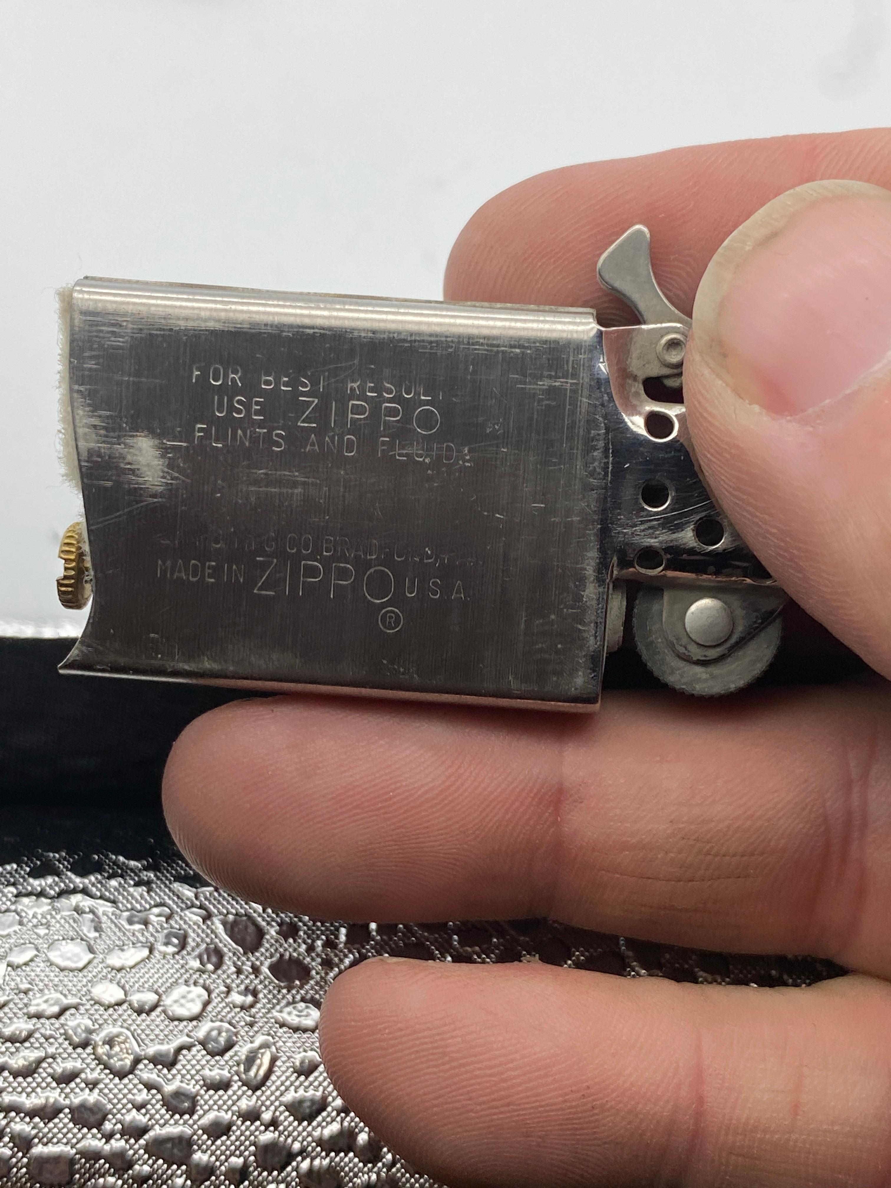 Briquet Zippo en argent 800 gravé à la main du milieu du siècle dernier 2