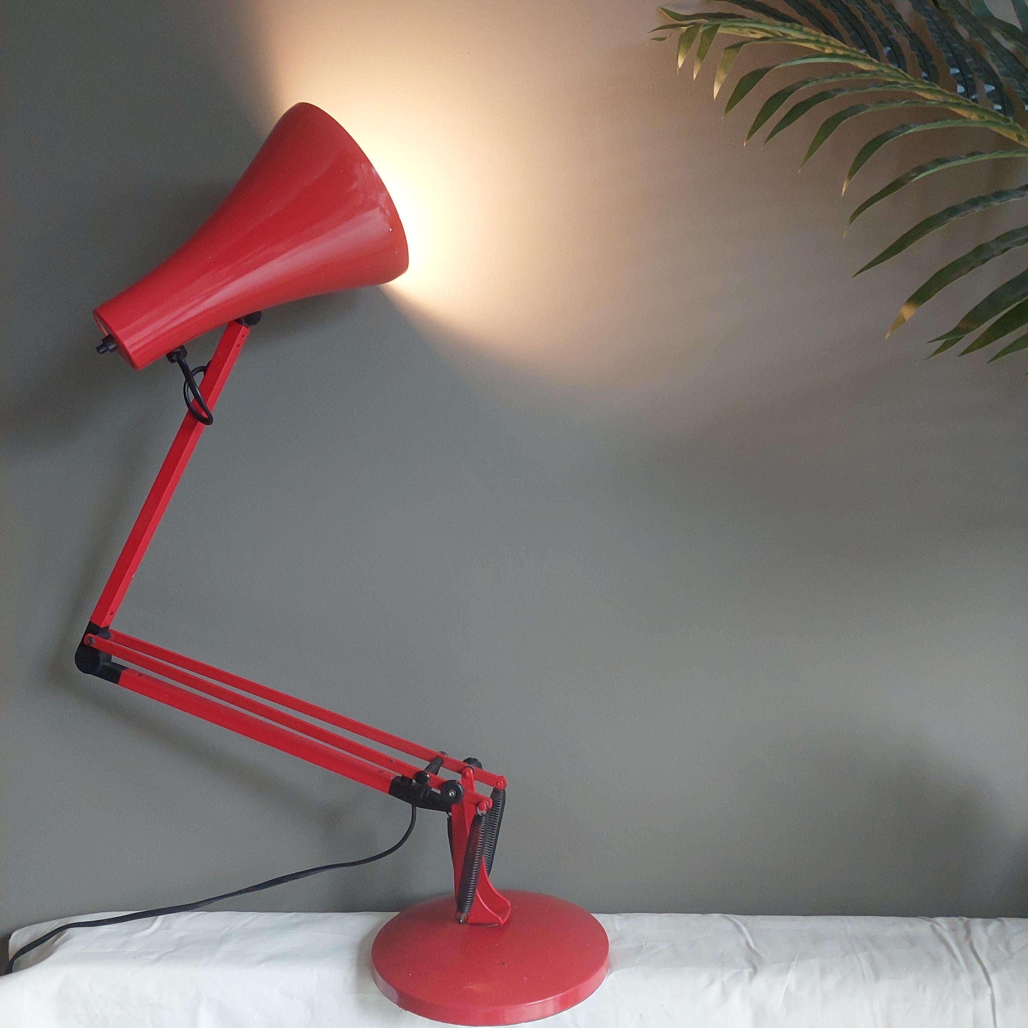 Mid Century 80s  Herbert Terry Model Apex 90 Anglepoise Desk Lamp in Red In Good Condition In Leamington Spa, GB