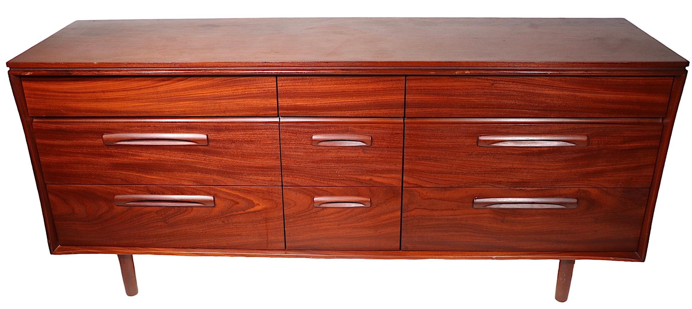 Mid Century 9 Drawer Dresser  For Sale 6