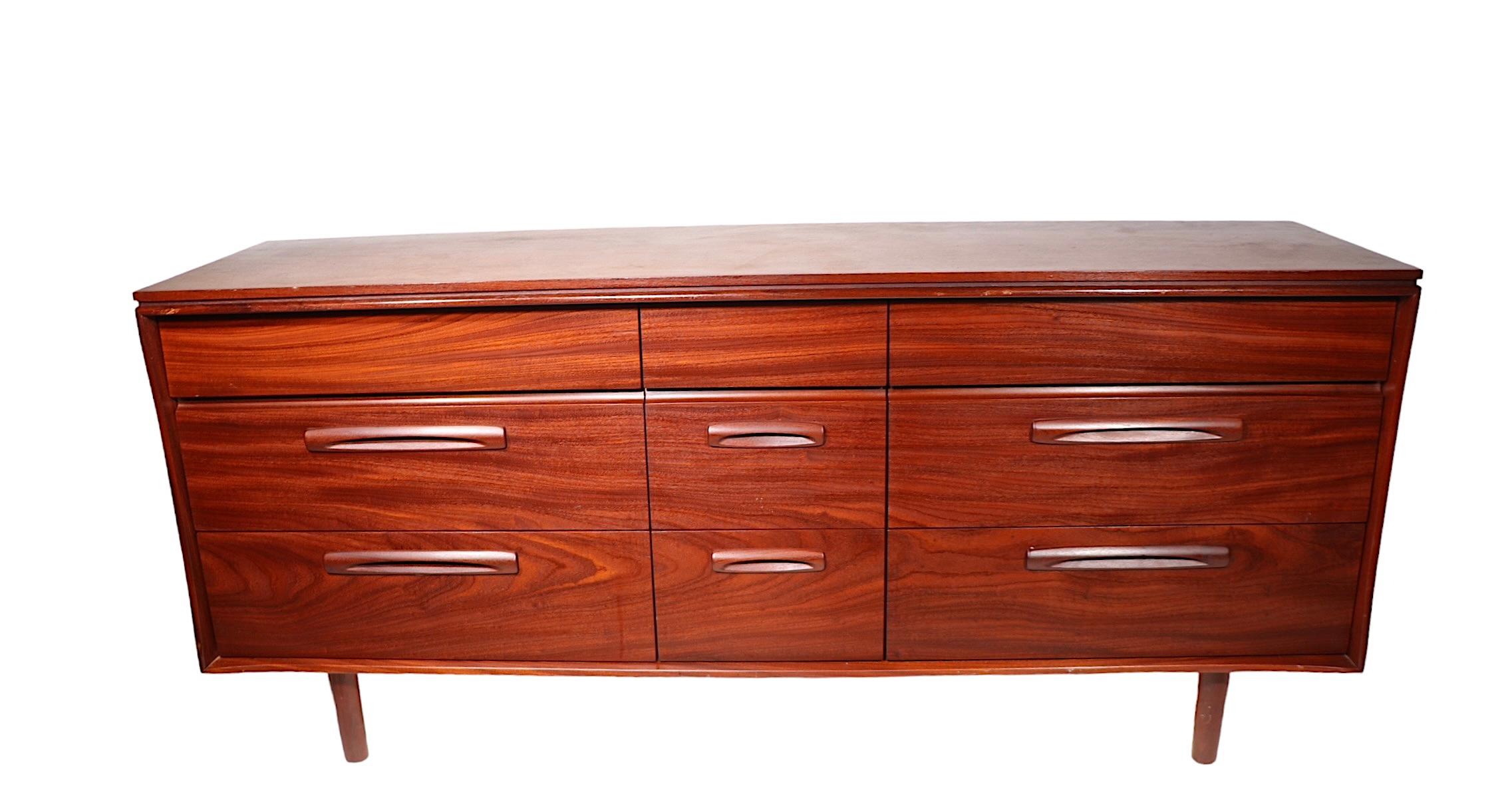 Mid Century 9 Drawer Dresser  For Sale 2