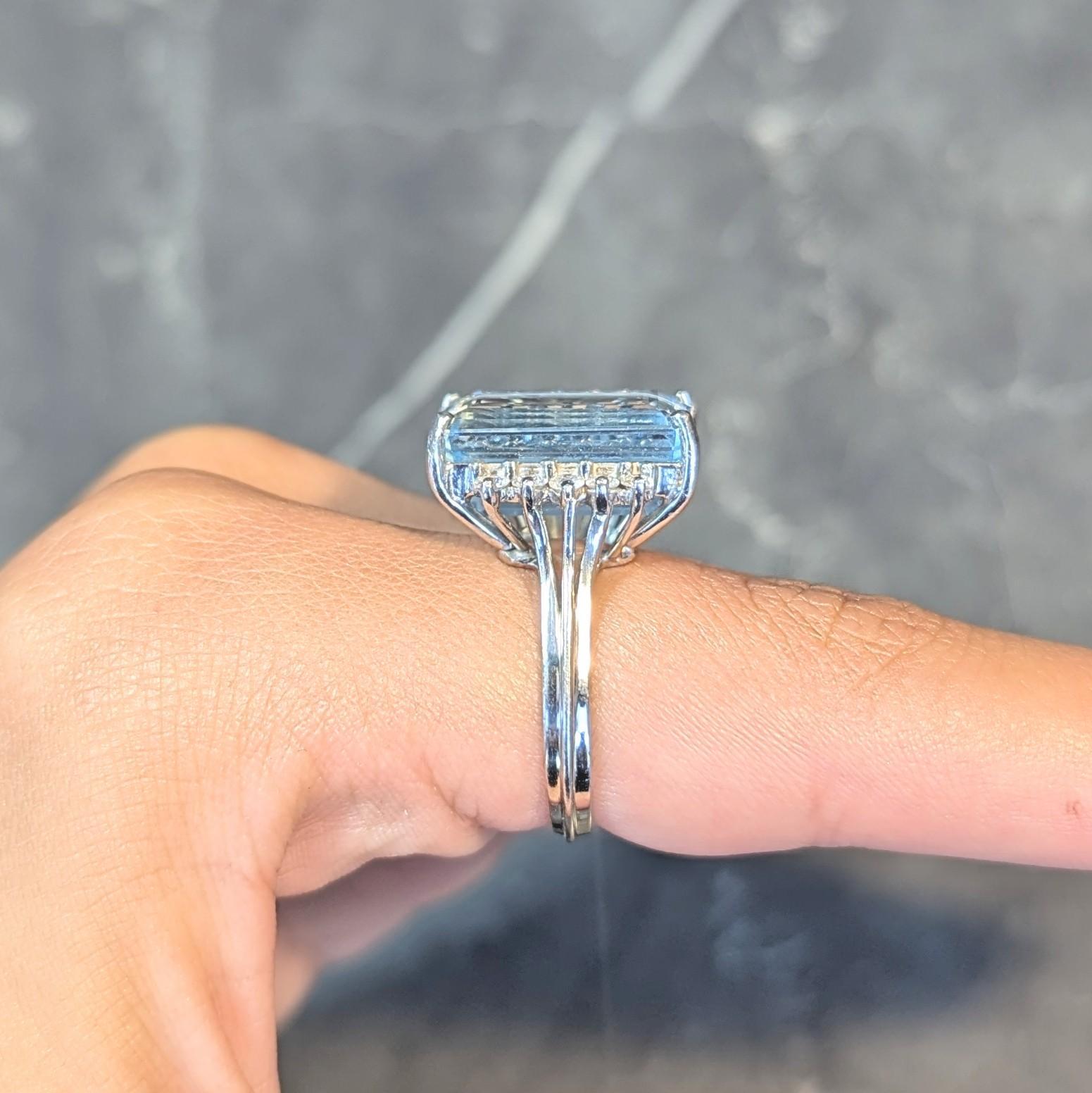 Mid- Century 9.35 CTW Aquamarine Diamond Platinum Vintage Cluster Cocktail Ring 8